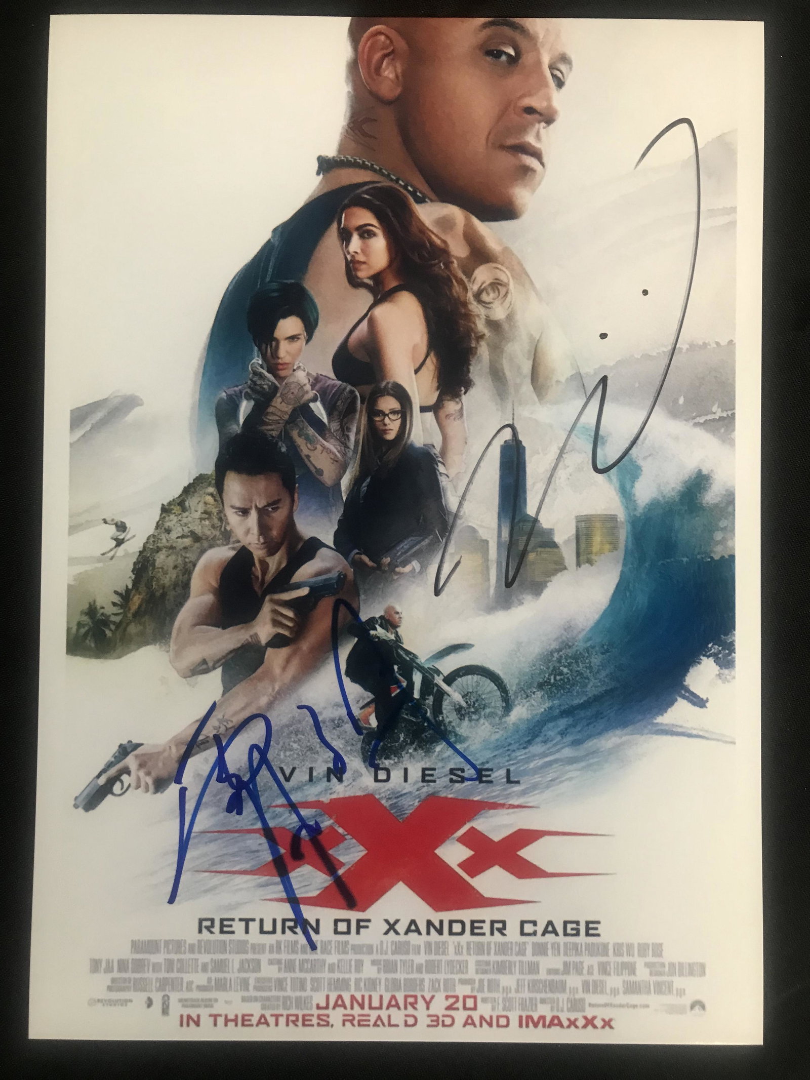 XXX CAST SIGNED 8 X 10 (RA COA): XXX CAST SIGNED 8 X 10 (RA COA)