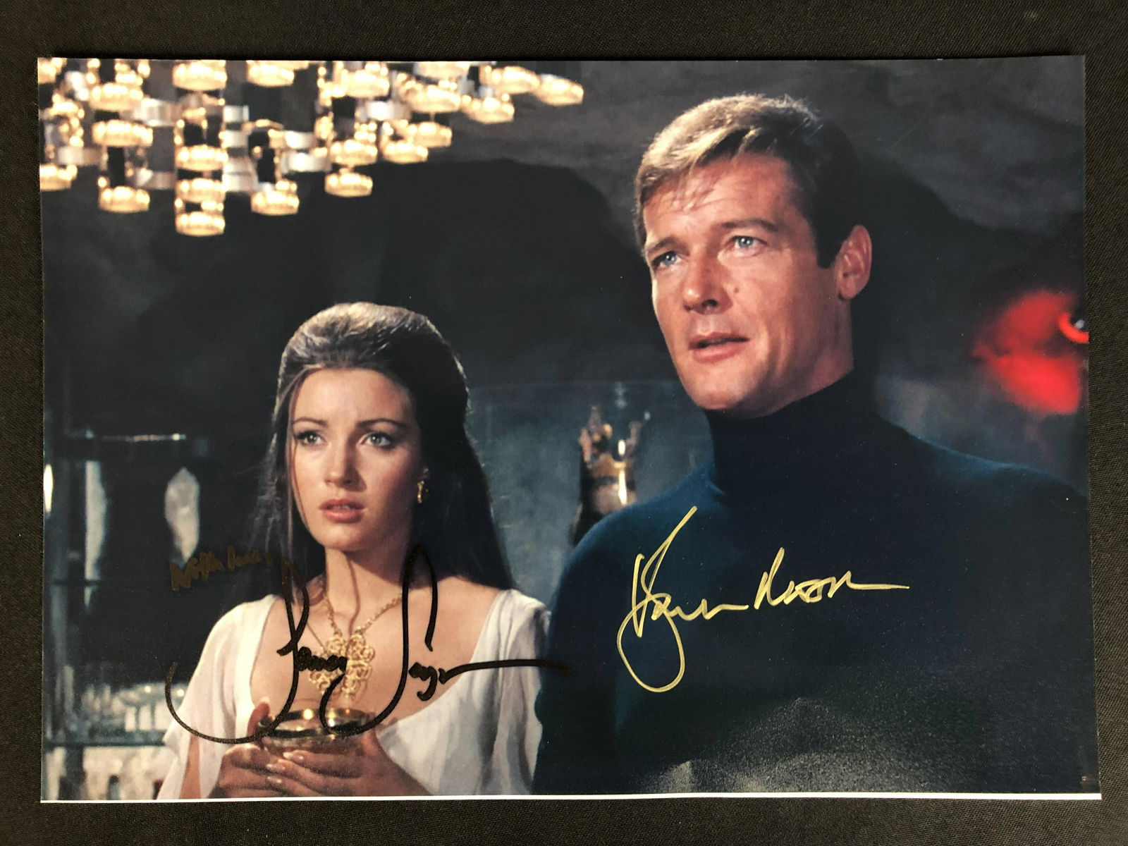ROGER MOORE AND JANE SEYMOUR SIGNED JAMES BOND 8 X 10 (RA COA) (1 of 2)