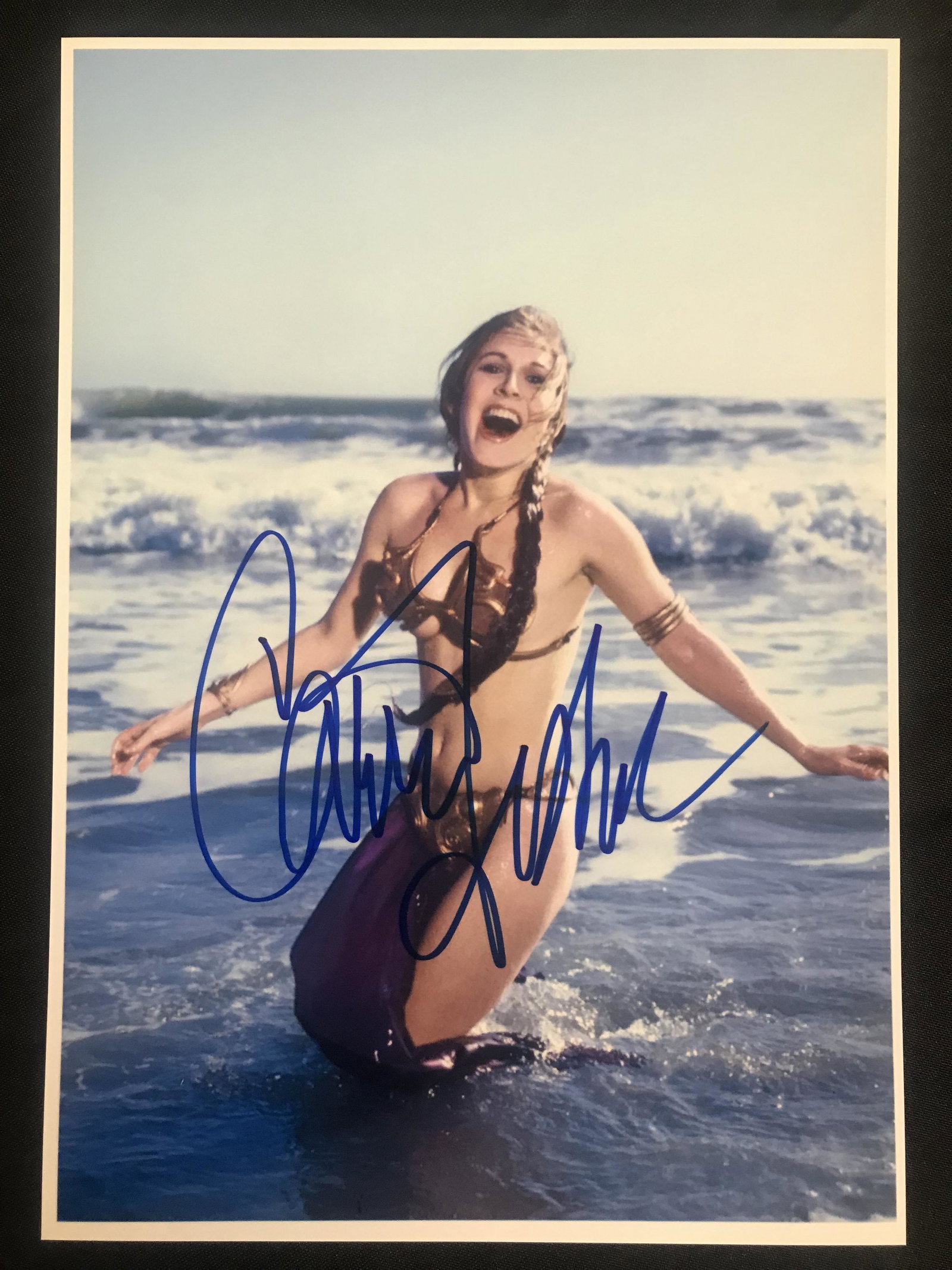 CARRIE FISHER SIGNED STAR WARS 8 X 10 (RA COA): CARRIE FISHER SIGNED STAR WARS 8 X 10 (RA COA)