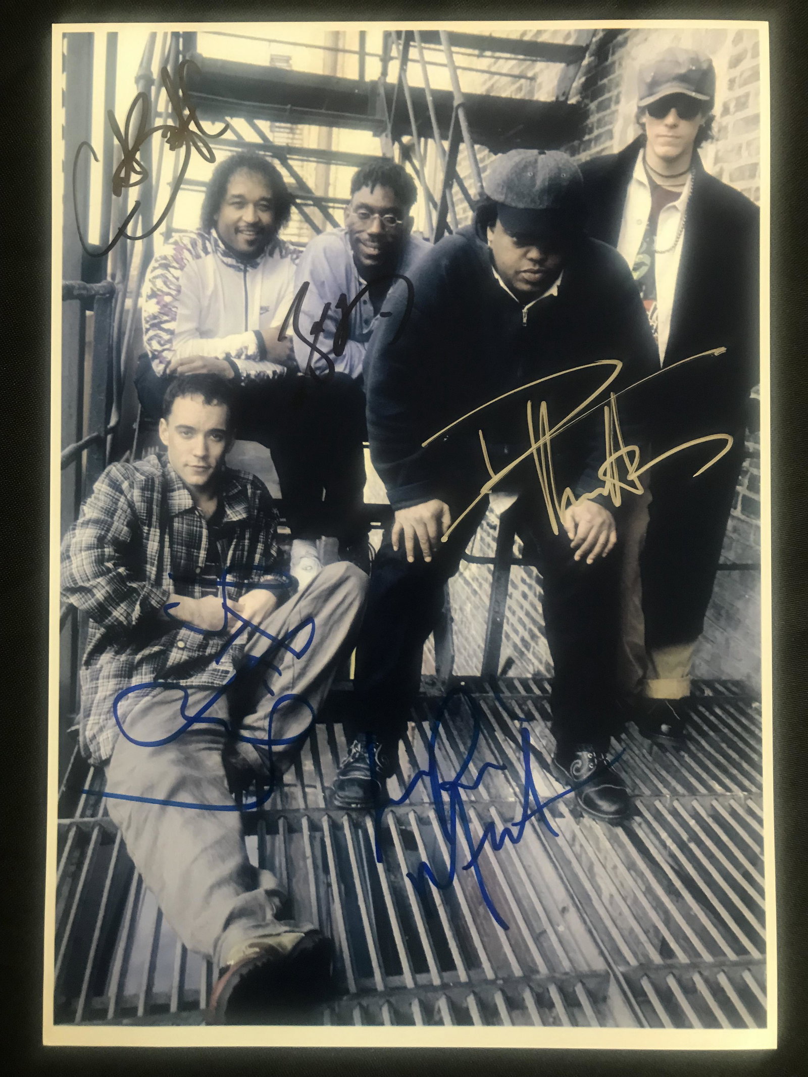 DAVE MATHEWS BAND SIGNED 8 X 10 (RA COA): DAVE MATHEWS BAND SIGNED 8 X 10 (RA COA)