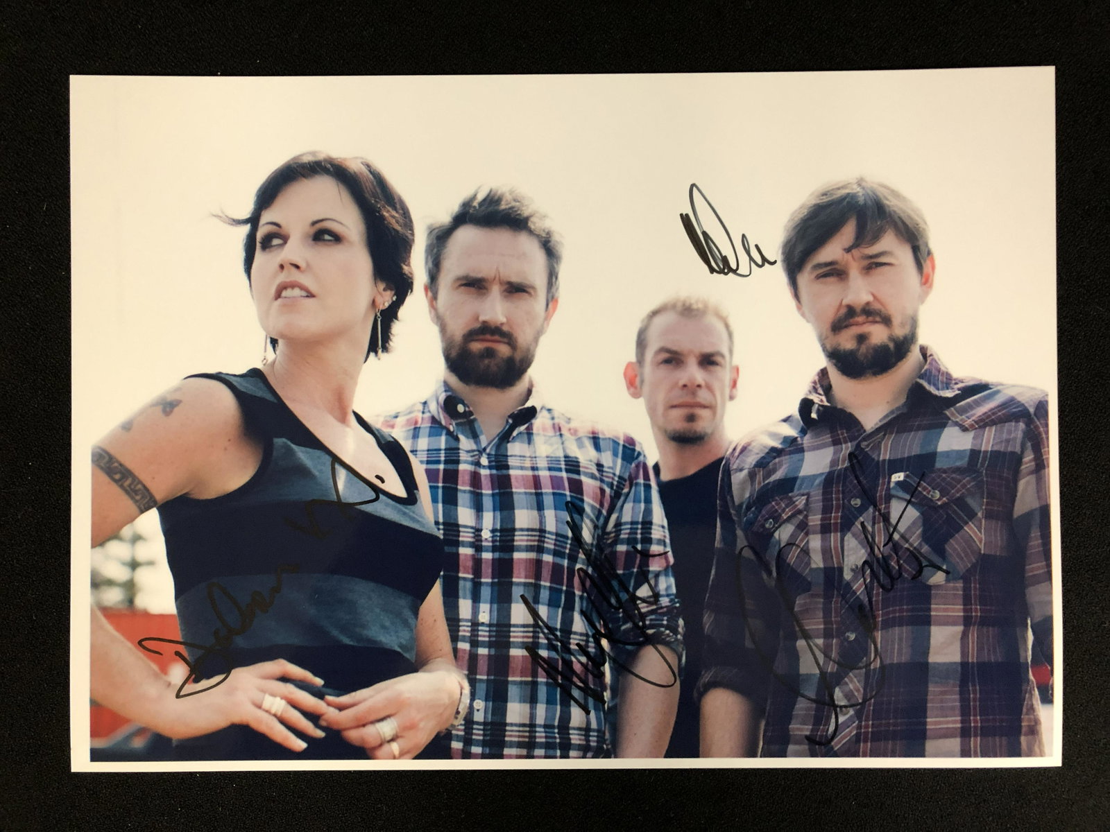 THE CRANBERRIES BAND SIGNED 8 X 10 (RA COA): THE CRANBERRIES BAND SIGNED 8 X 10 (RA COA)
