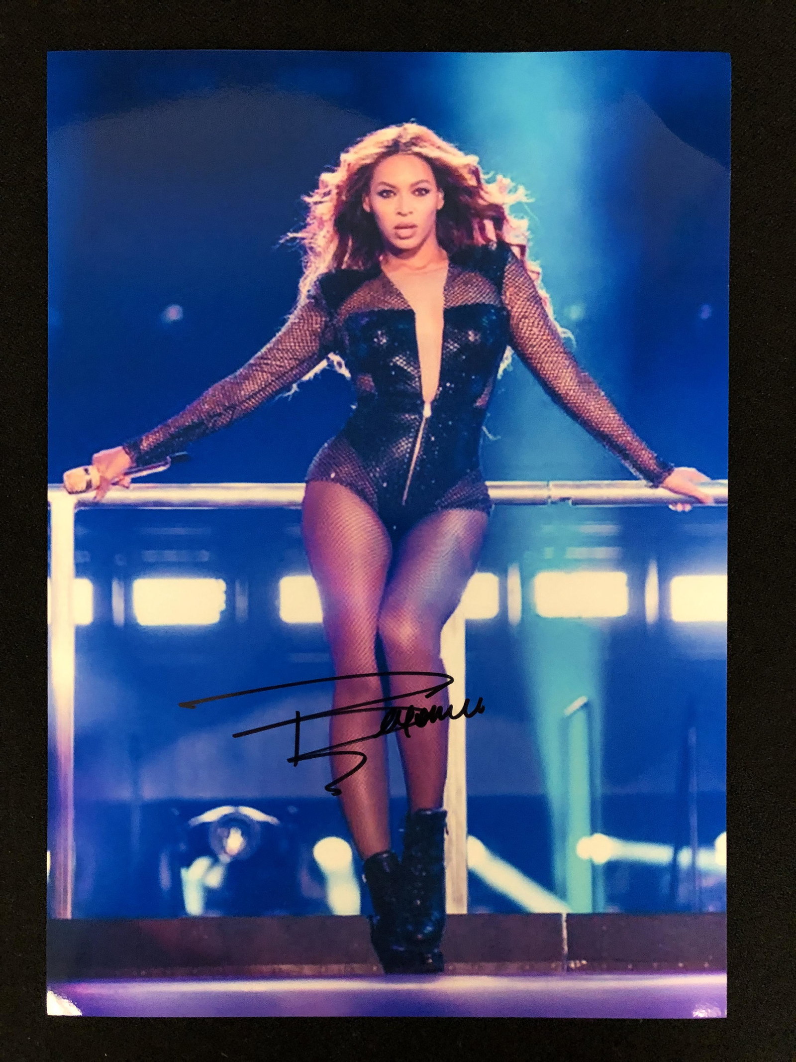 BEYONCE SIGNED 8 X10 (RA COA): BEYONCE SIGNED 8 X10 (RA COA)
