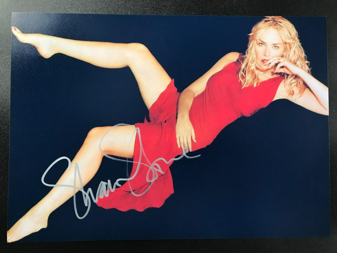SHARON STONE SIGNED 8 X 10 (RA COA): SHARON STONE SIGNED 8 X 10 (RA COA)