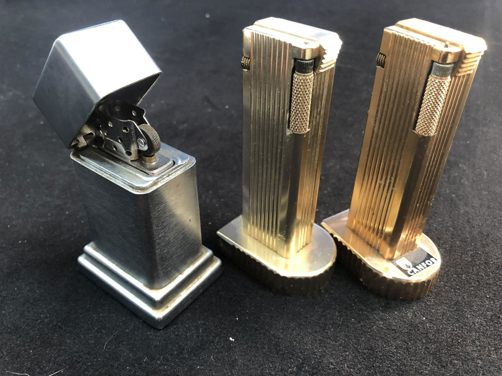 LOT OF 3 TABLE LIGHTERS (1 of 1)