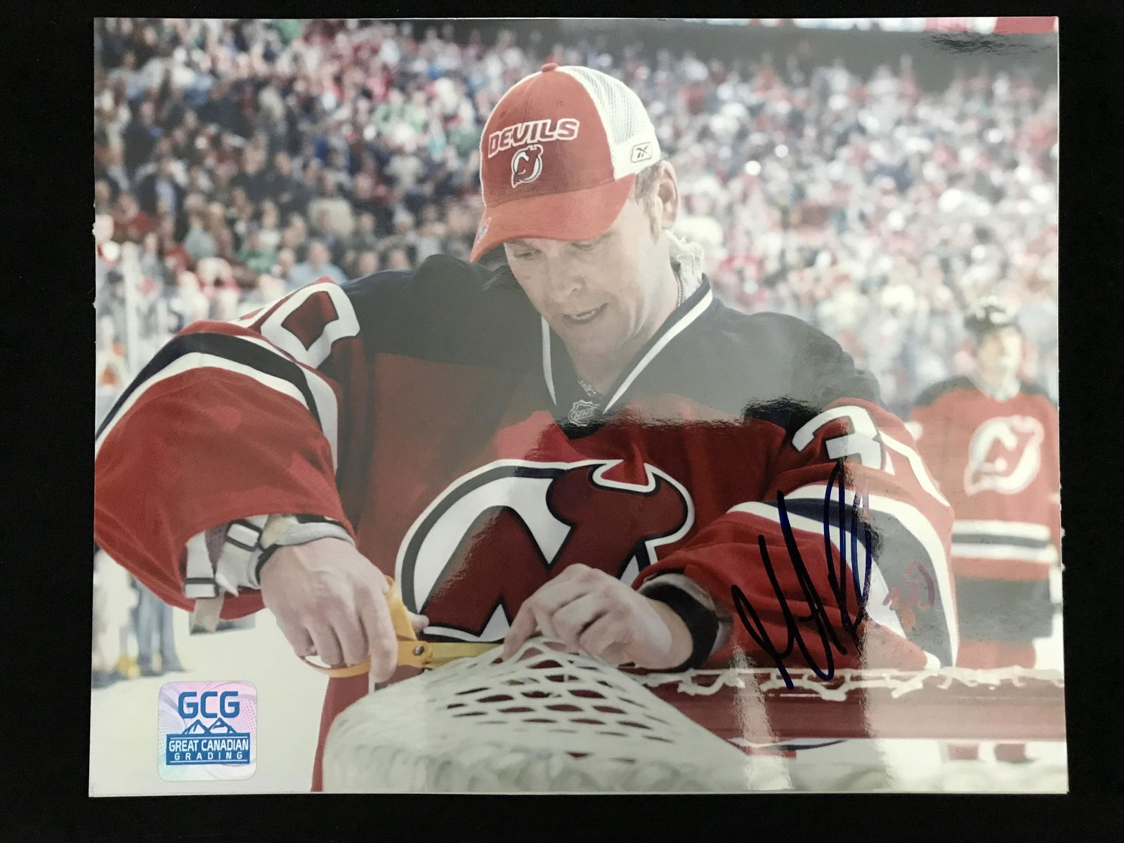 MARTIN BRODEUR SIGNED NEW JERSEY DEVILS 8 X 10 (GCG COA) (1 of 1)