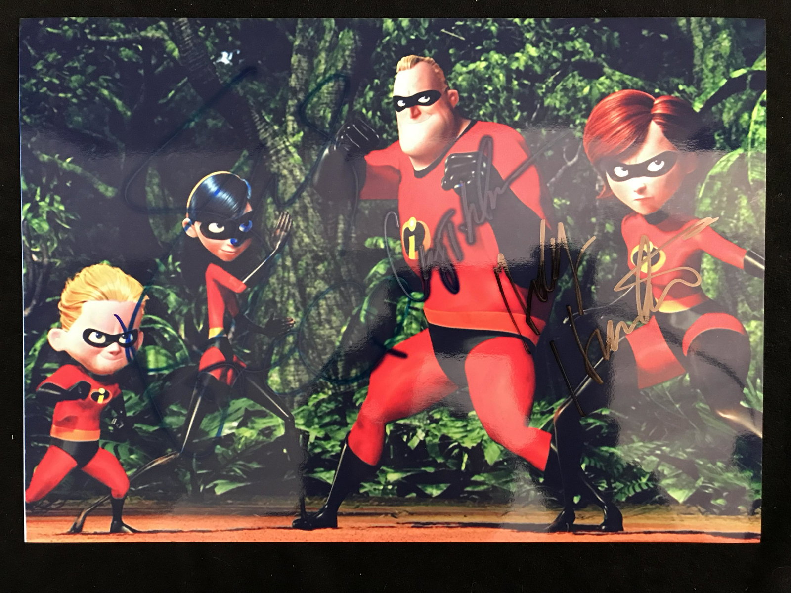 THE INCREDIBLES CAST SIGNED 8 X 10 (RA COA): THE INCREDIBLES CAST SIGNED 8 X 10 (RA COA)