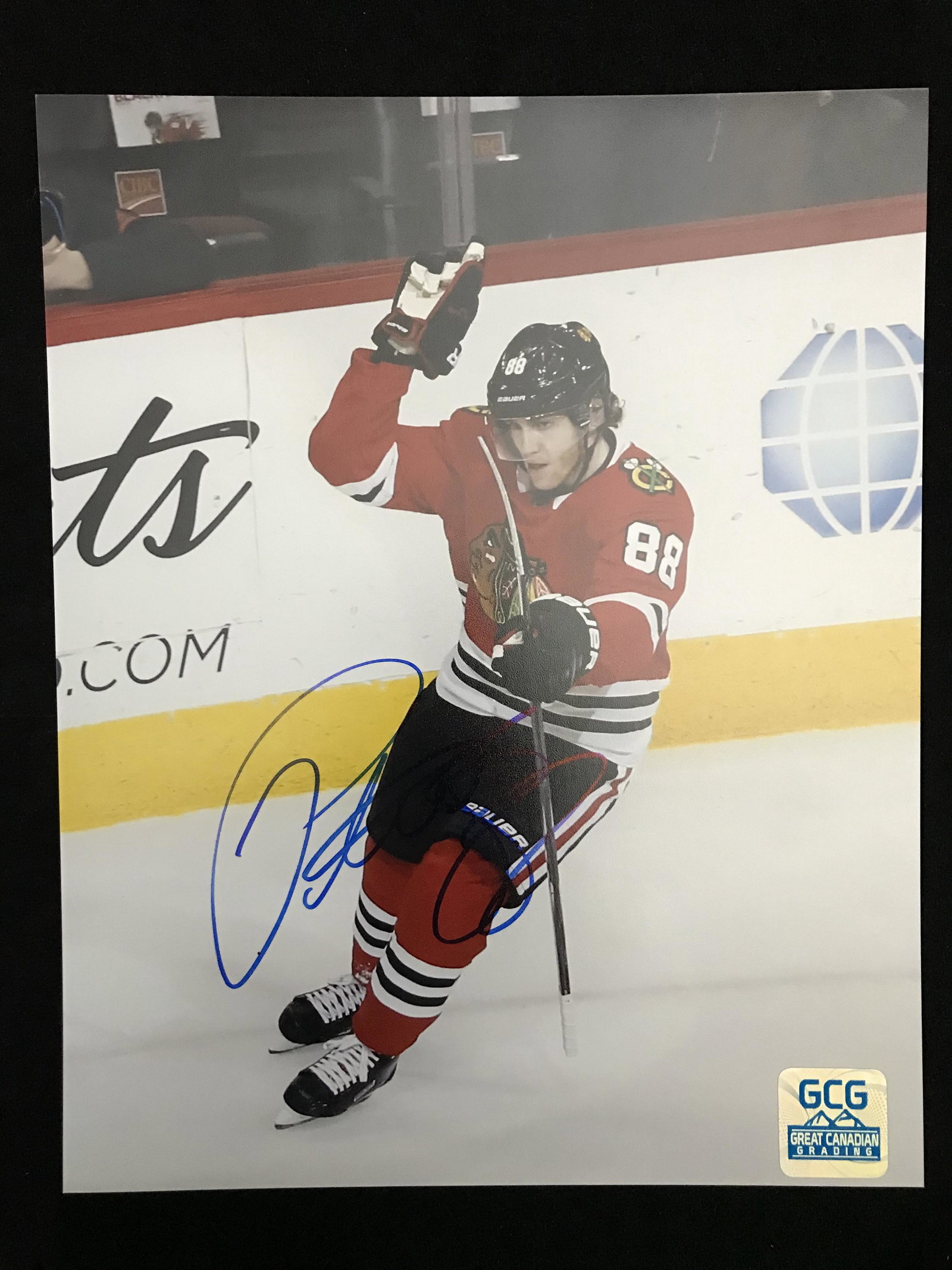 PATRICK KANE SIGNED CHICAGO BLACKHAWKS 8 X 10 (GCG COA) (1 of 1)