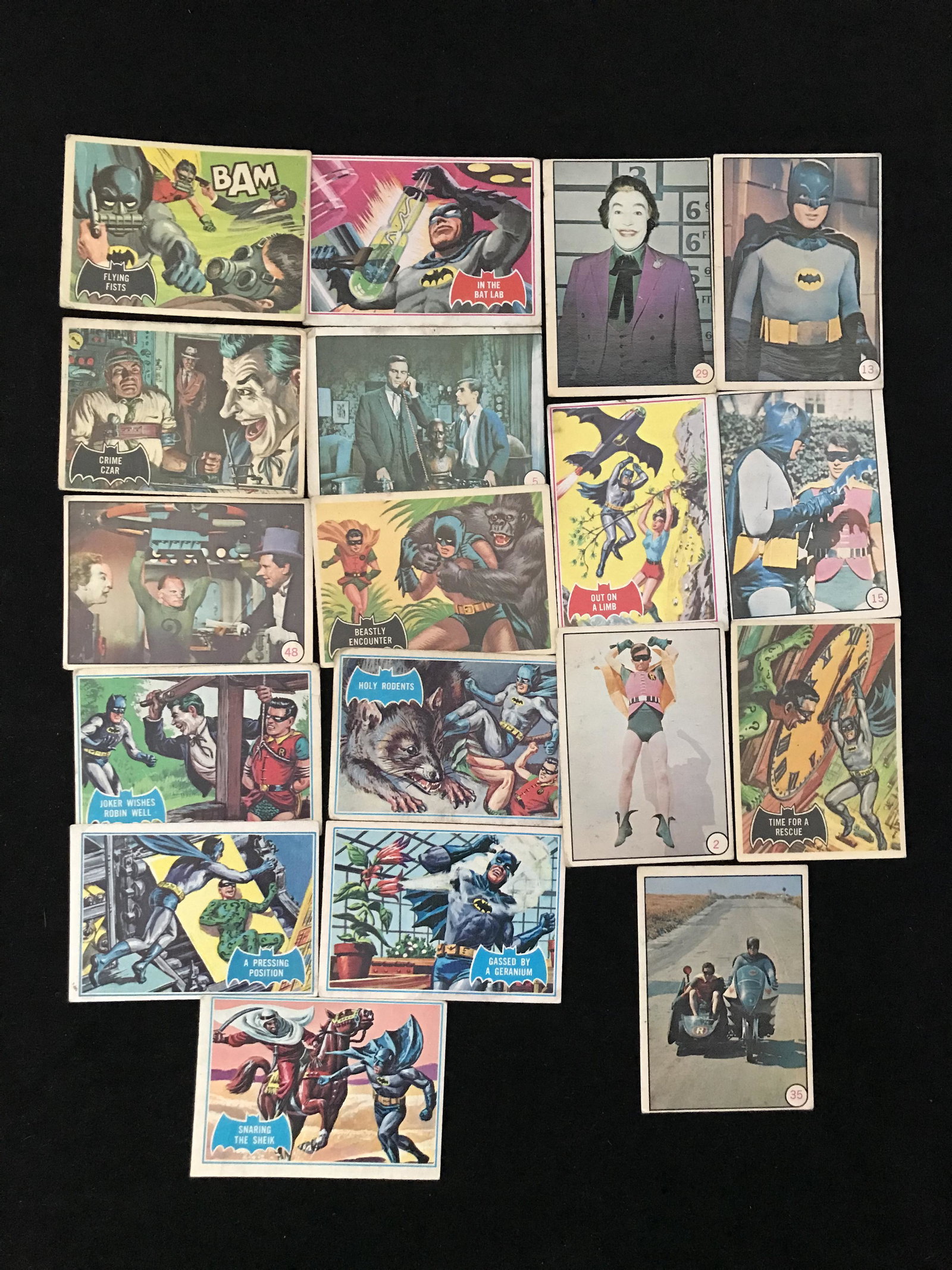 1966 OPC BATMAN NON SPORTS TRADING CARD LOT: 1966 OPC BATMAN NON SPORTS TRADING CARD LOT