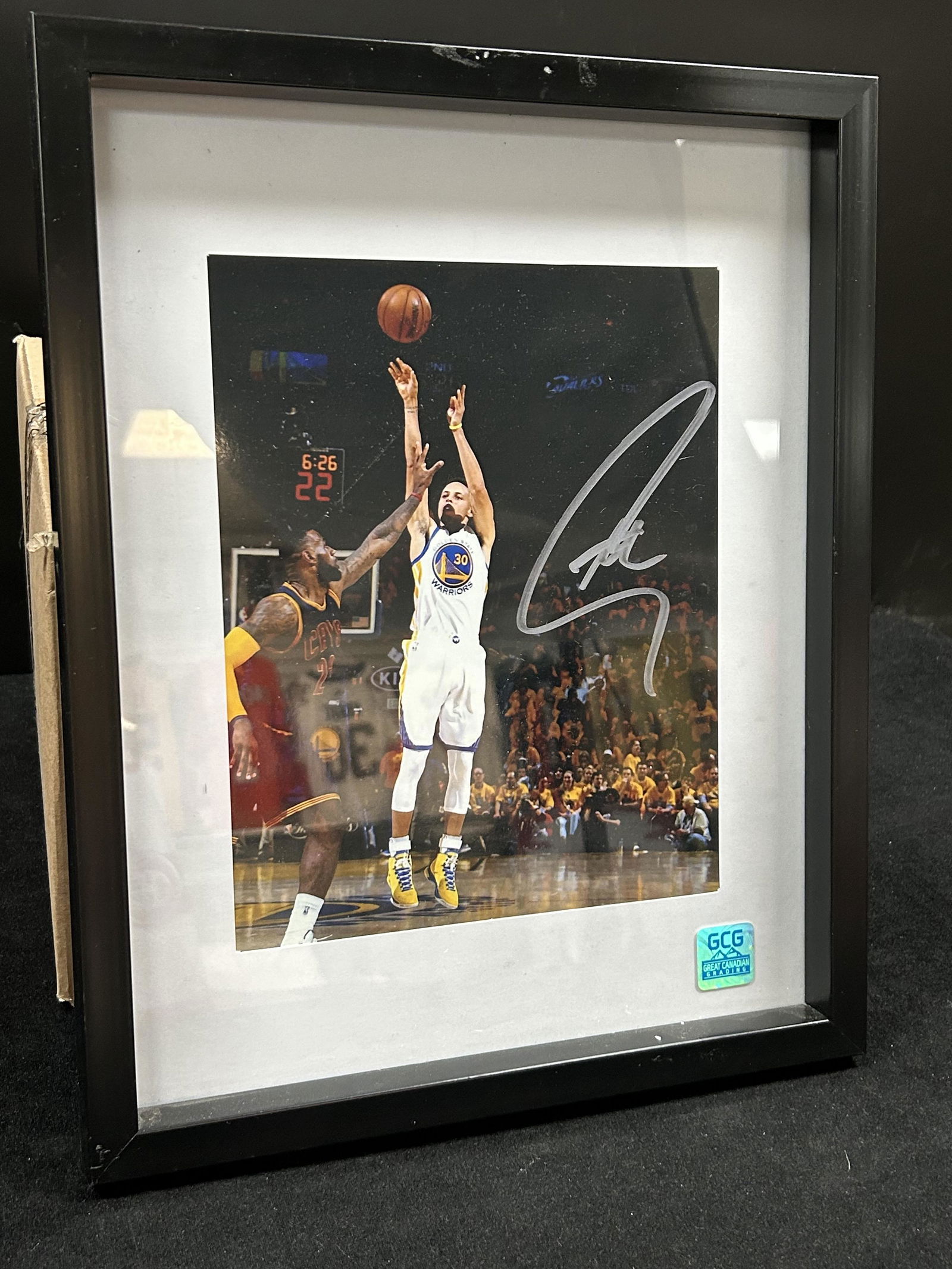 STEPH CURRY SIGNED AND FRAMED PHOTO  GCG AUTHENTICATED (1 of 3)