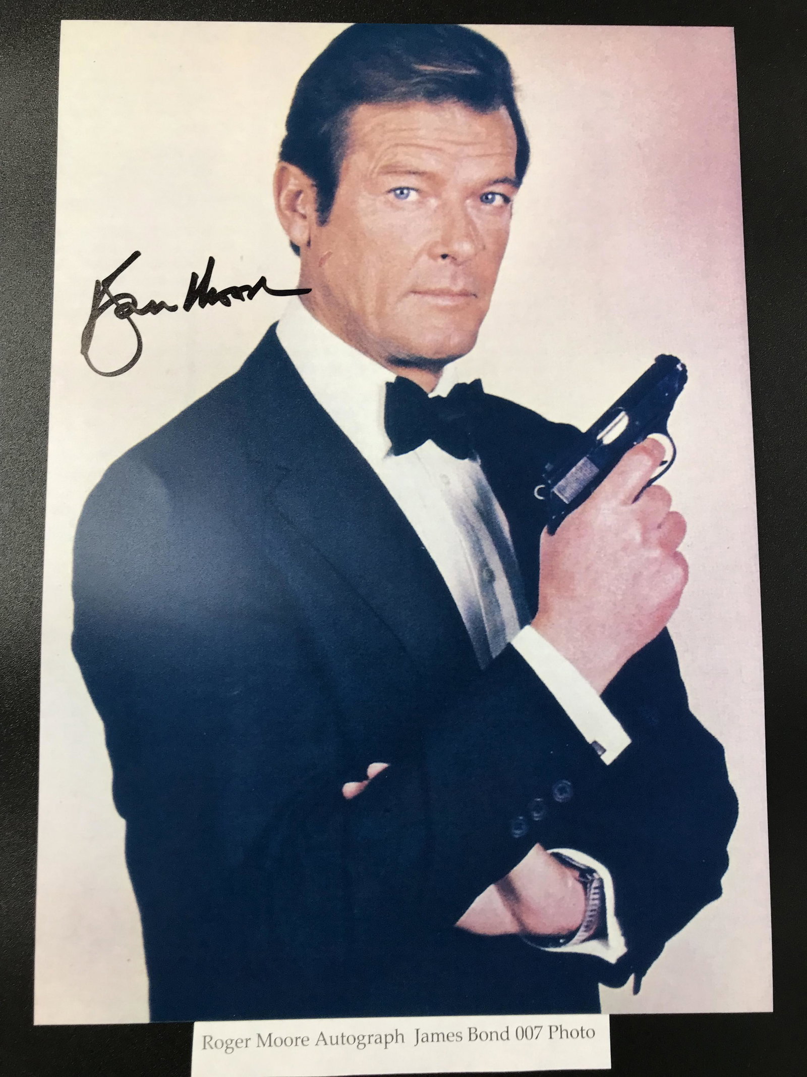 ROGER MOORE SIGNED JAMES BOND 8 X 10 (RA COA): ROGER MOORE SIGNED JAMES BOND 8 X 10 (RA COA)