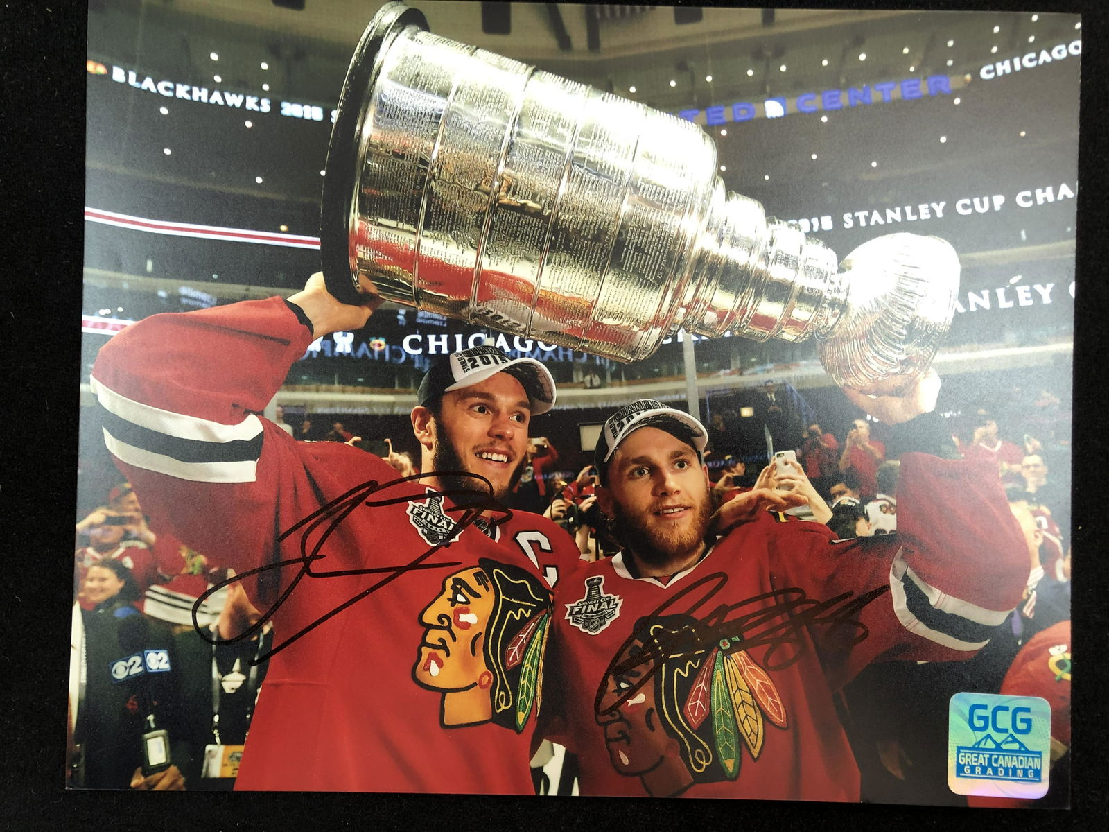 PATRICK KANE AND JONATHAN TOEWS SIGNED BLACKHAWKS 8 X 10 (GCG COA) (1 of 1)