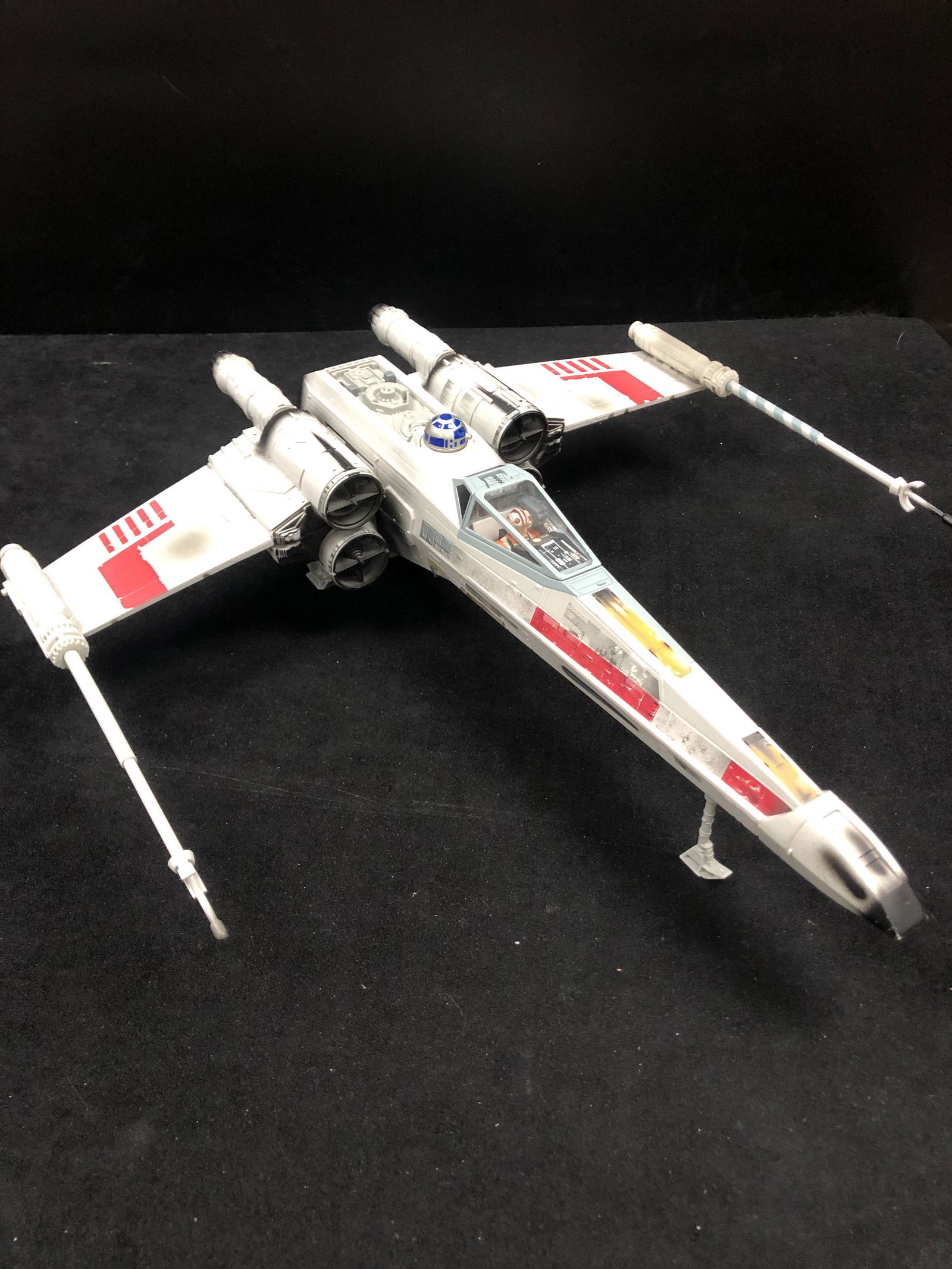 STAR WARS X WING FIGHTER WITH FIGURES (1 of 2)