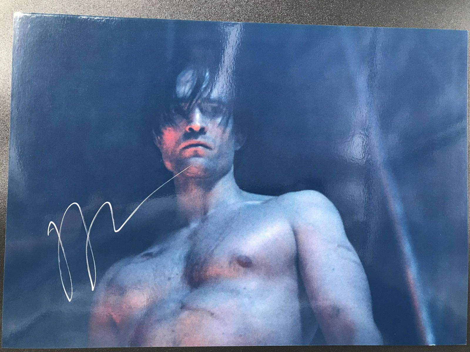 JOAQUIN PHOENIX SIGNED THE JOKER 8 X 10 (RA COA) (1 of 2)