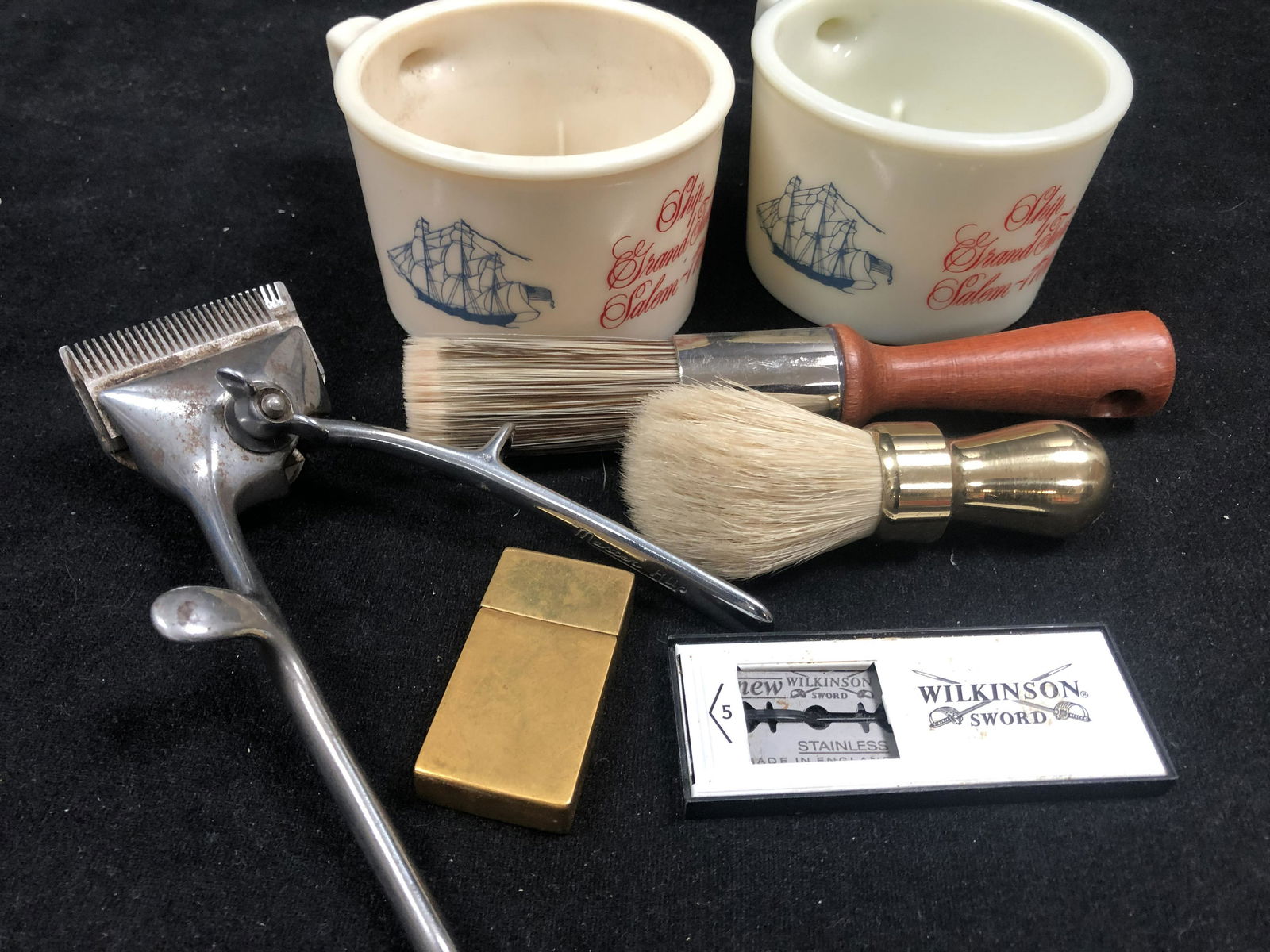 ANTIQUE SHAVING KIT LOT (1 of 1)