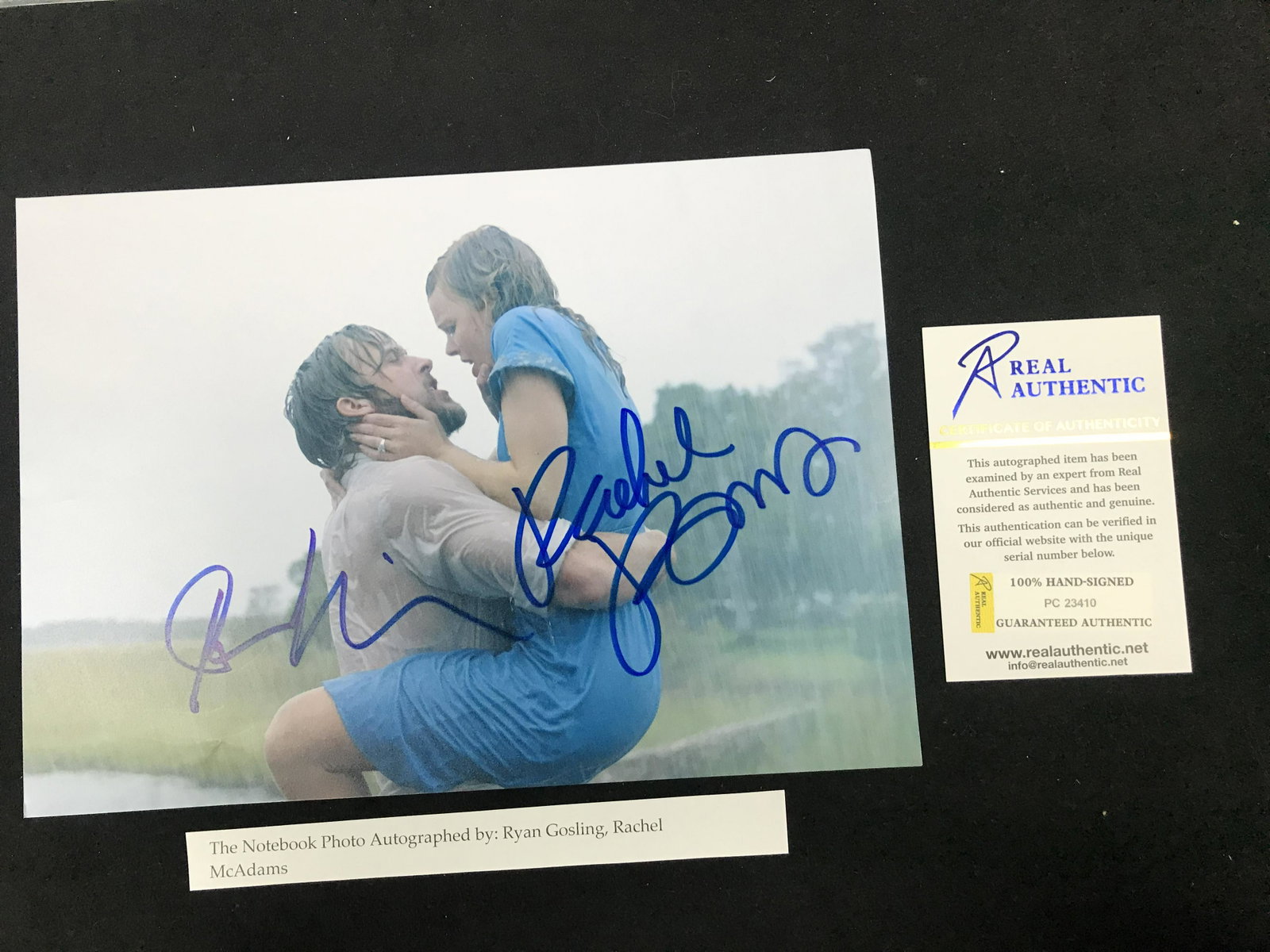 RYAN GOSLING AND RACHEL MCADAMS SIGNED THE NOTEBOOK 8 X 10 (RA COA): RYAN GOSLING AND RACHEL MCADAMS SIGNED THE NOTEBOOK 8 X 10 (RA COA)