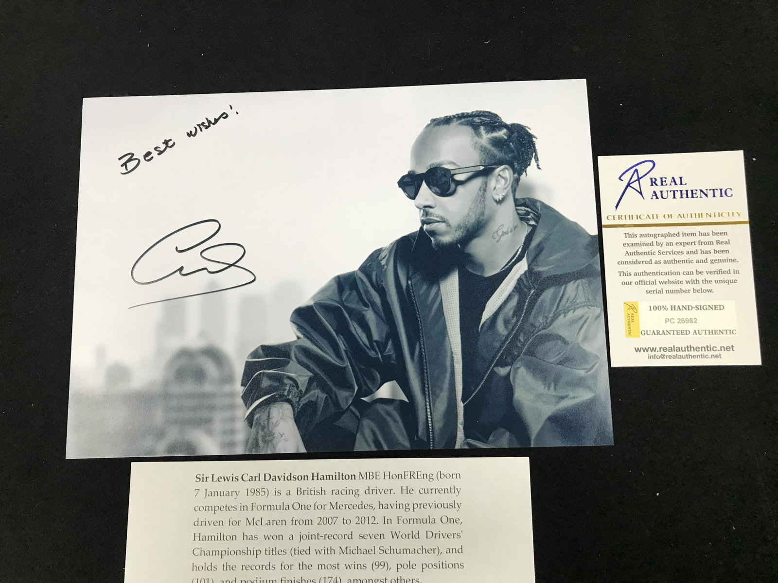 SIR LEWIS HAMILTON SIGNED 8 X 10 (RA COA): SIR LEWIS HAMILTON SIGNED 8 X 10 (RA COA)