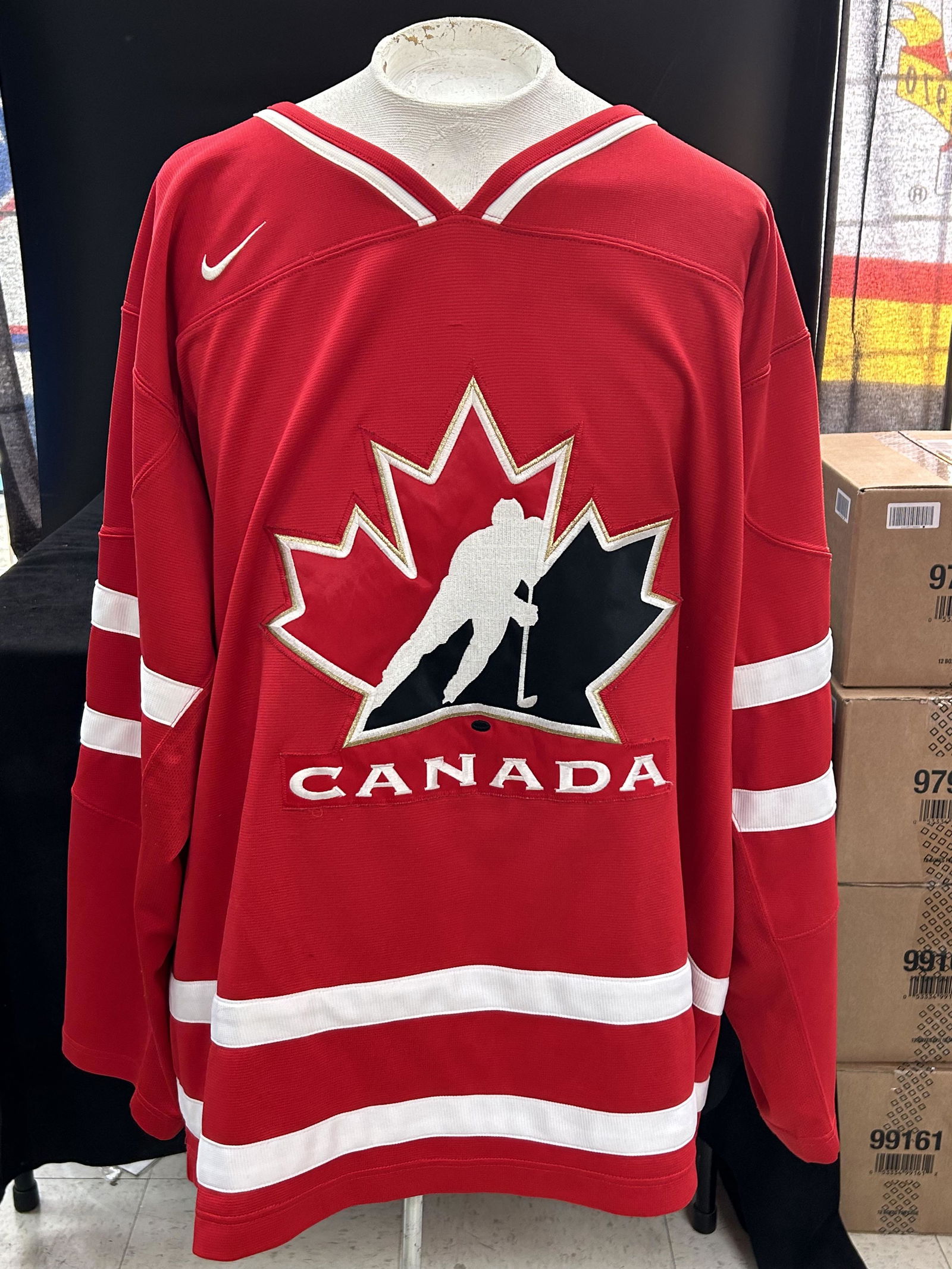 ROBERTO LUONGO NIKE TEAM CANADA HOCKEY JERSEY (0430) on Dec 05, 2022