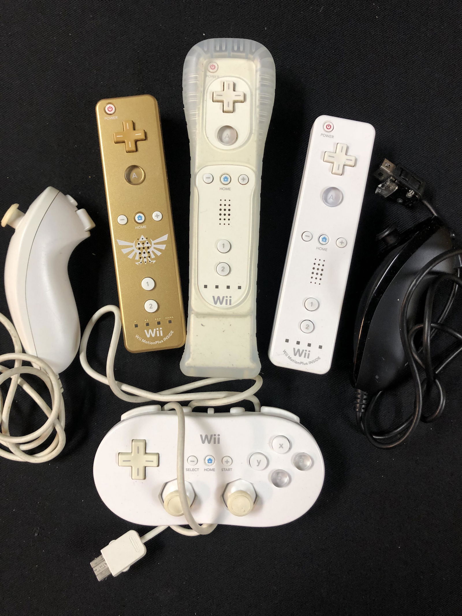 NINTENDO WII CONTROLLERS LOT (1 of 1)