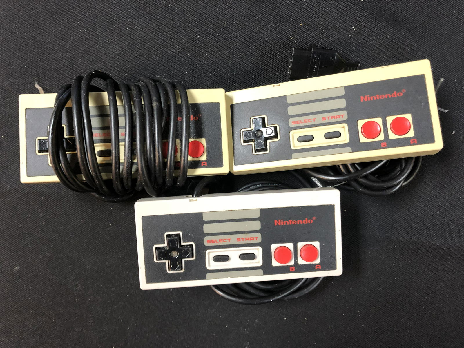 NINTENDO (NES) CONTROLLERS LOT (1 of 1)