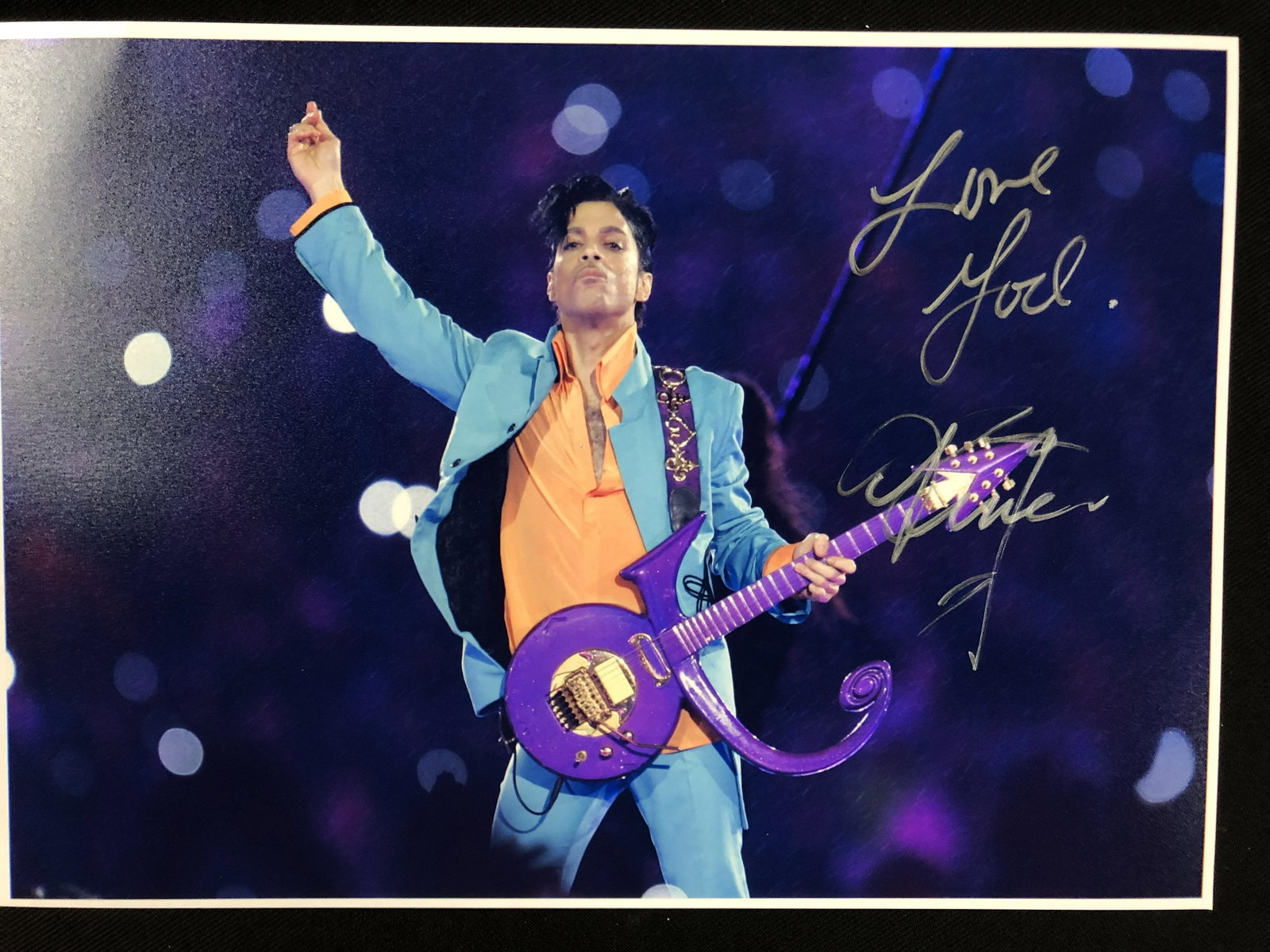 PRINCE SIGNED 8X10 PHOTO (RA COA): PRINCE SIGNED 8X10 PHOTO (RA COA)