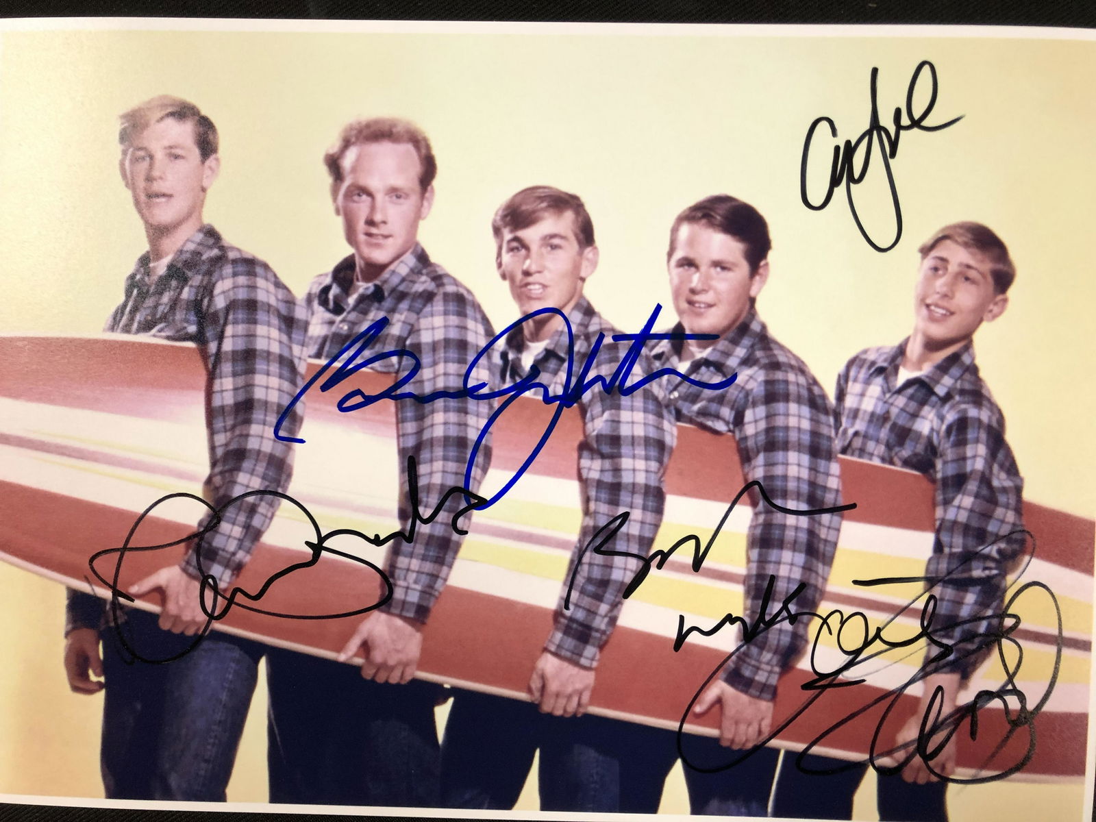 THE BEACH BOYS BAND SIGNED 8 X 10 (RA COA) (1 of 2)
