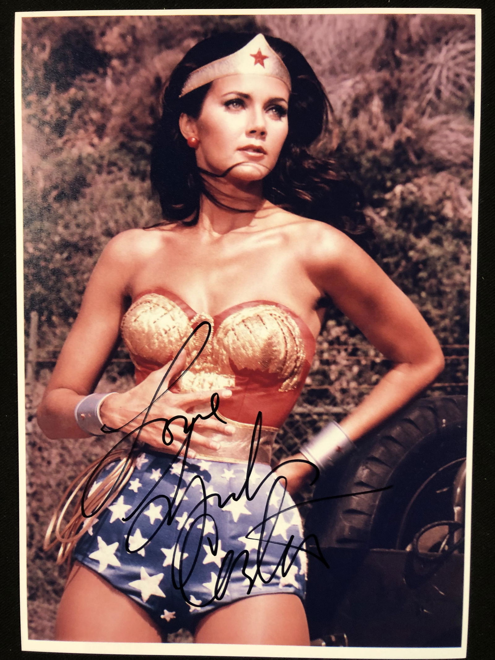 LYNDA CARTER SIGNED 8X10 PHOTO (RA COA) (1 of 2)