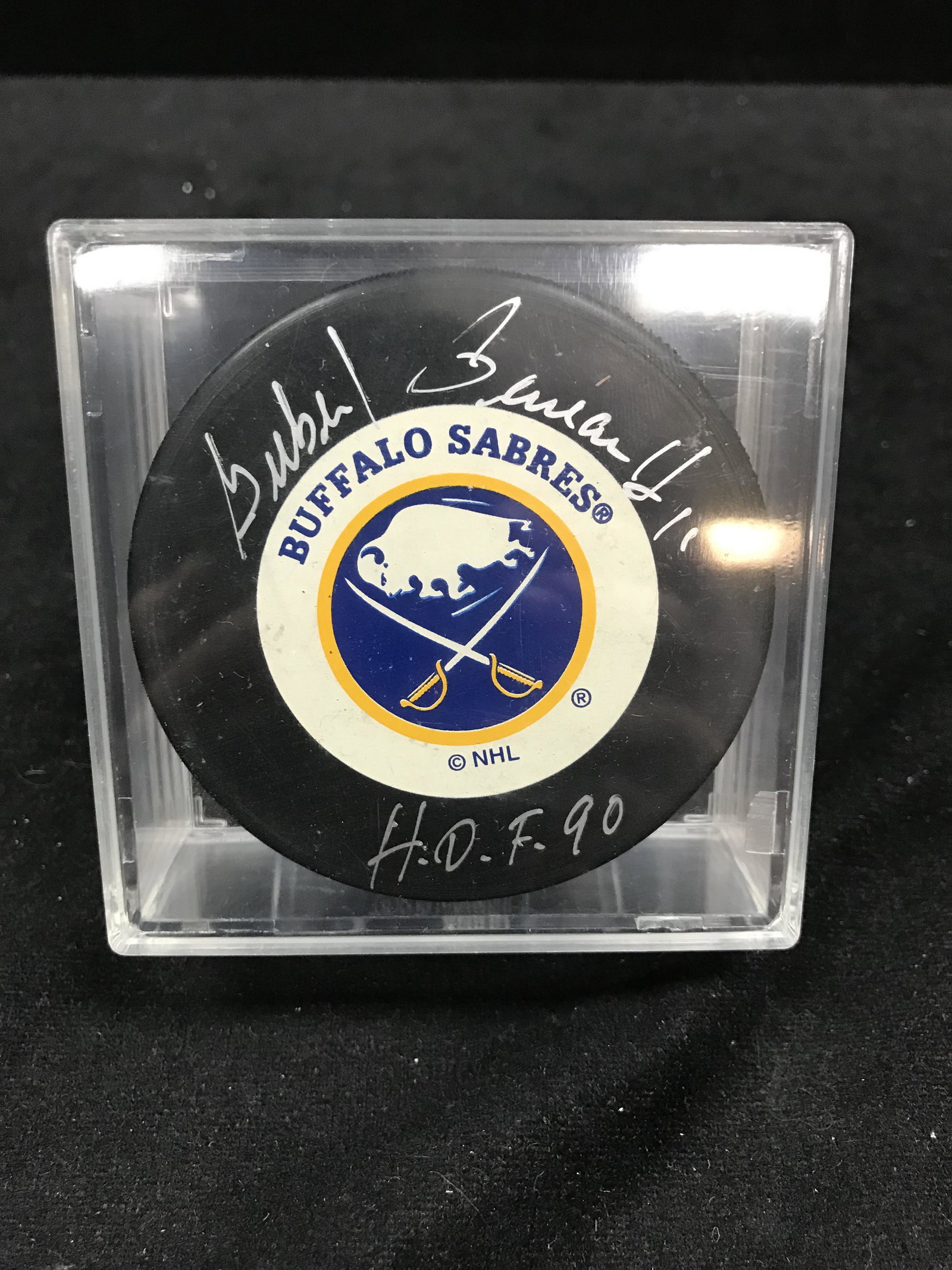 GILBERT PERREAULT SIGNED HHOF HOCKEY PUCK: GILBERT PERREAULT SIGNED HHOF HOCKEY PUCK