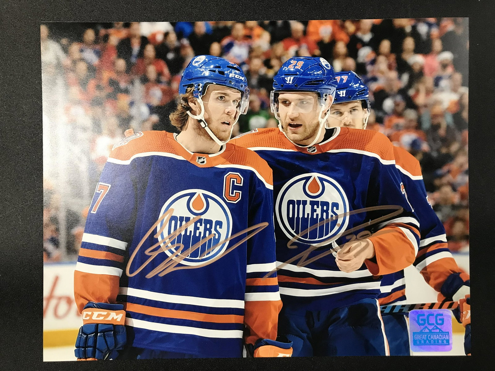 CONNOR MCDAVID AND LEON DRAISAITL SIGNED OILERS 8 X 10 (GCG COA): CONNOR MCDAVID AND LEON DRAISAITL SIGNED OILERS 8 X 10 (GCG COA)