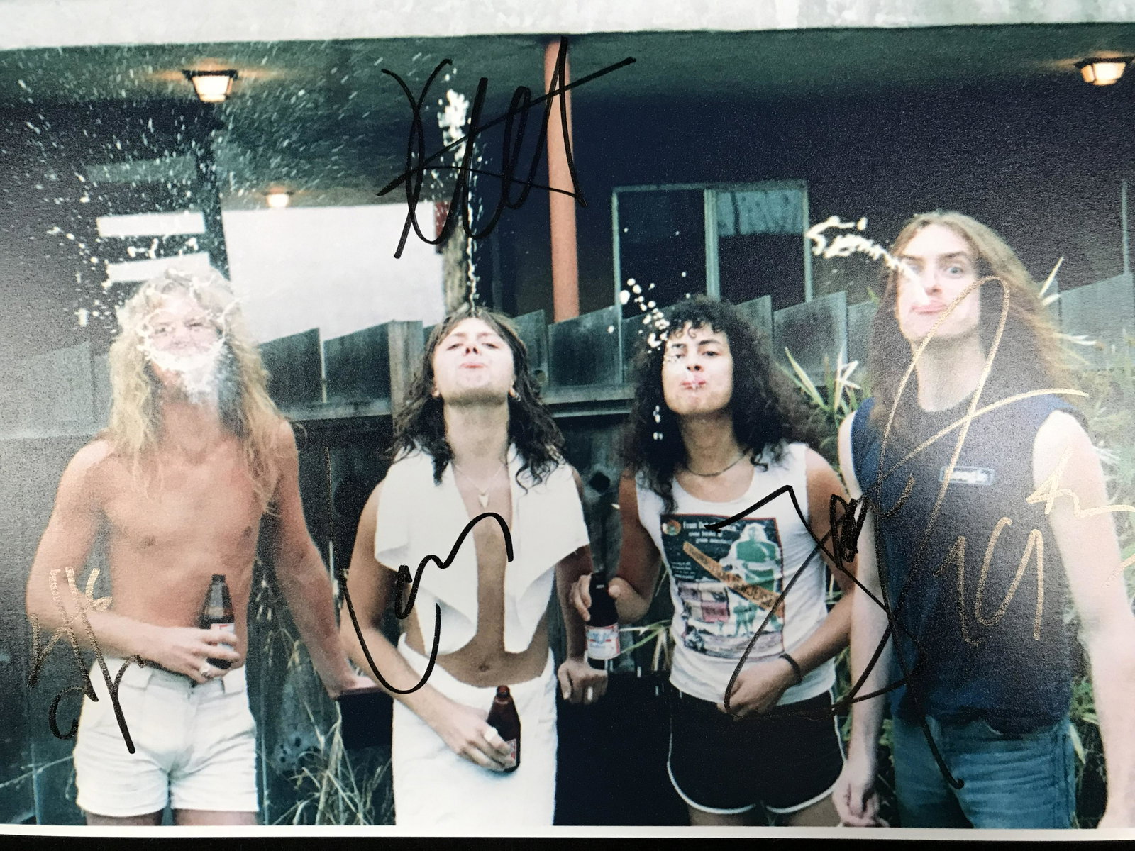 METALLICA BAND SIGNED 8 X 10 (RA COA): METALLICA BAND SIGNED 8 X 10 (RA COA)