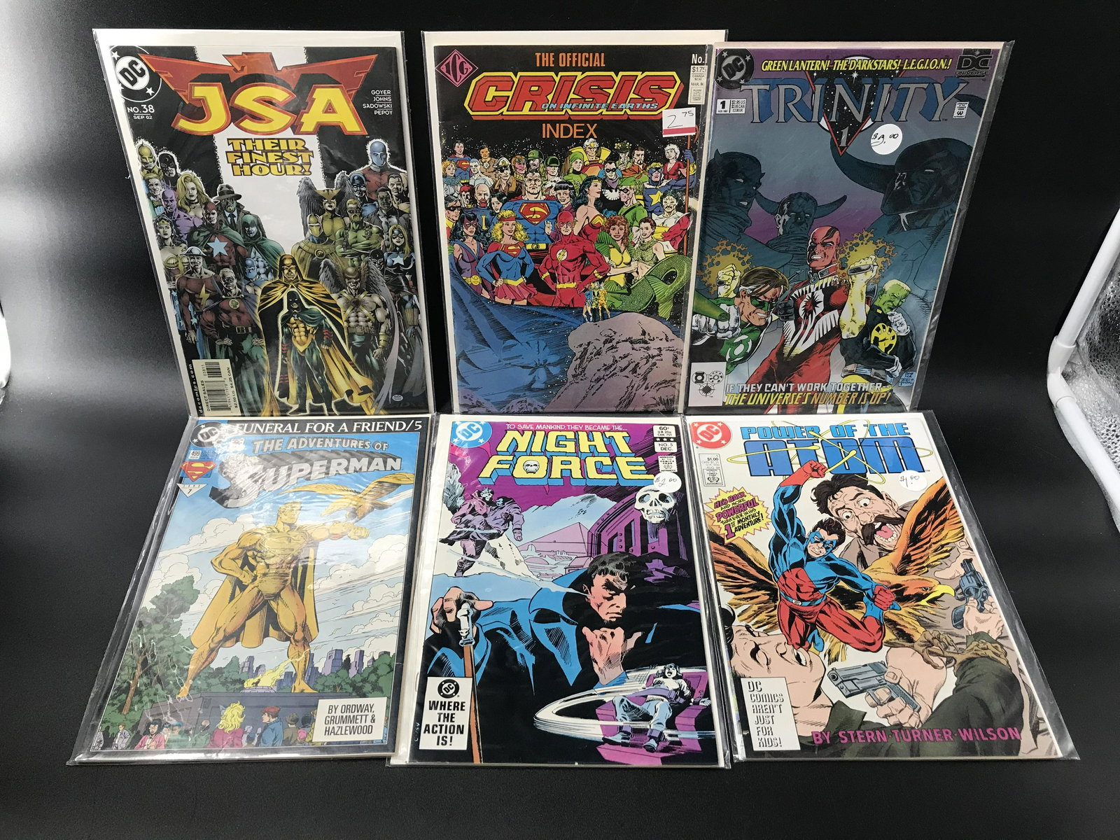 DC SUPERHERO COMIC BOOK LOT (1 of 1)