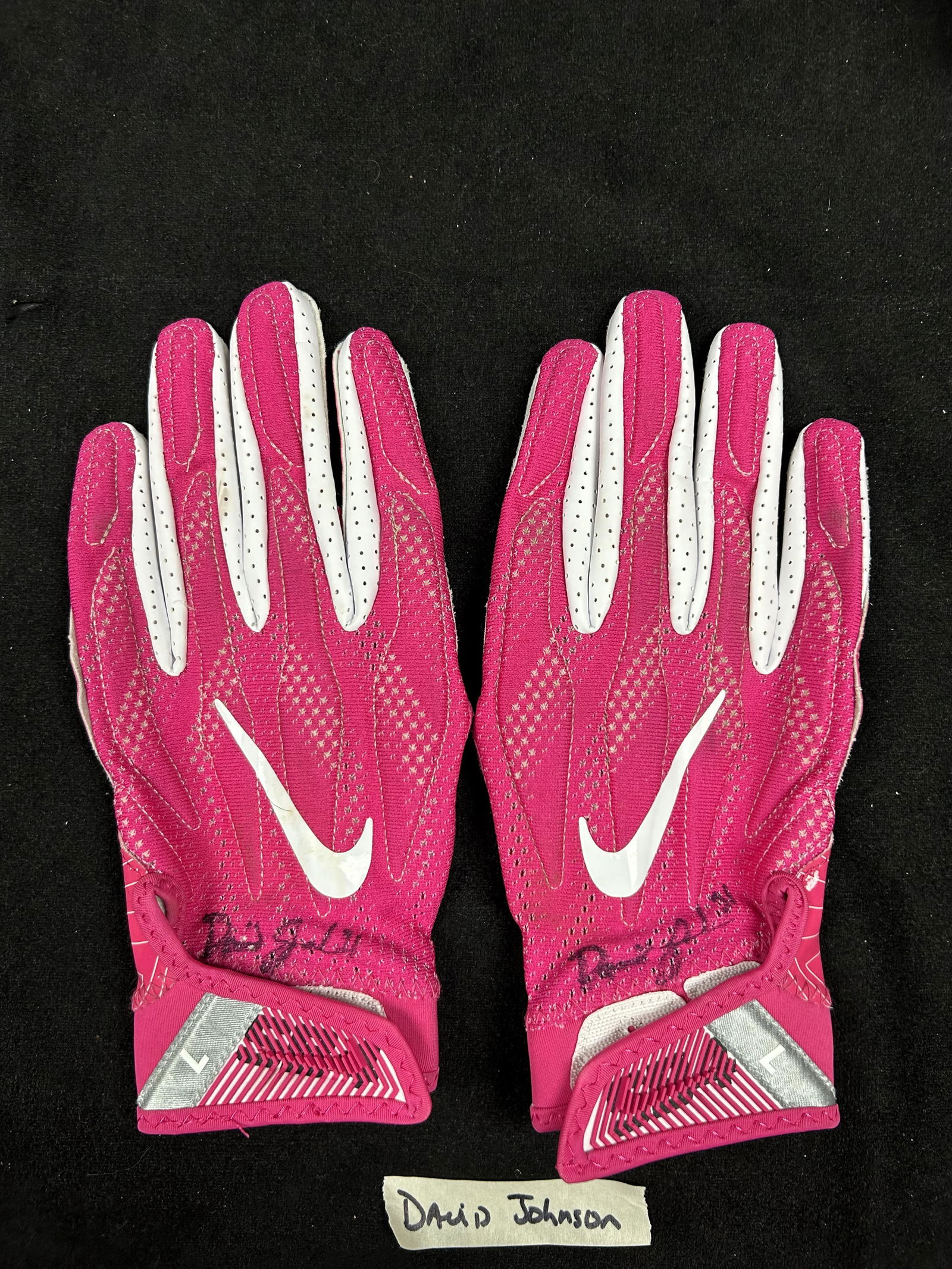 DAVID JOHNSON SIGNED AND GAME USED NIKE FOOTBALL GLOVES (PHOTO MATCHED WITH COA): DAVID JOHNSON SIGNED AND GAME USED NIKE FOOTBALL GLOVES (PHOTO MATCHED WITH COA)GAME OCTOBER 17 2016 VS RAMS