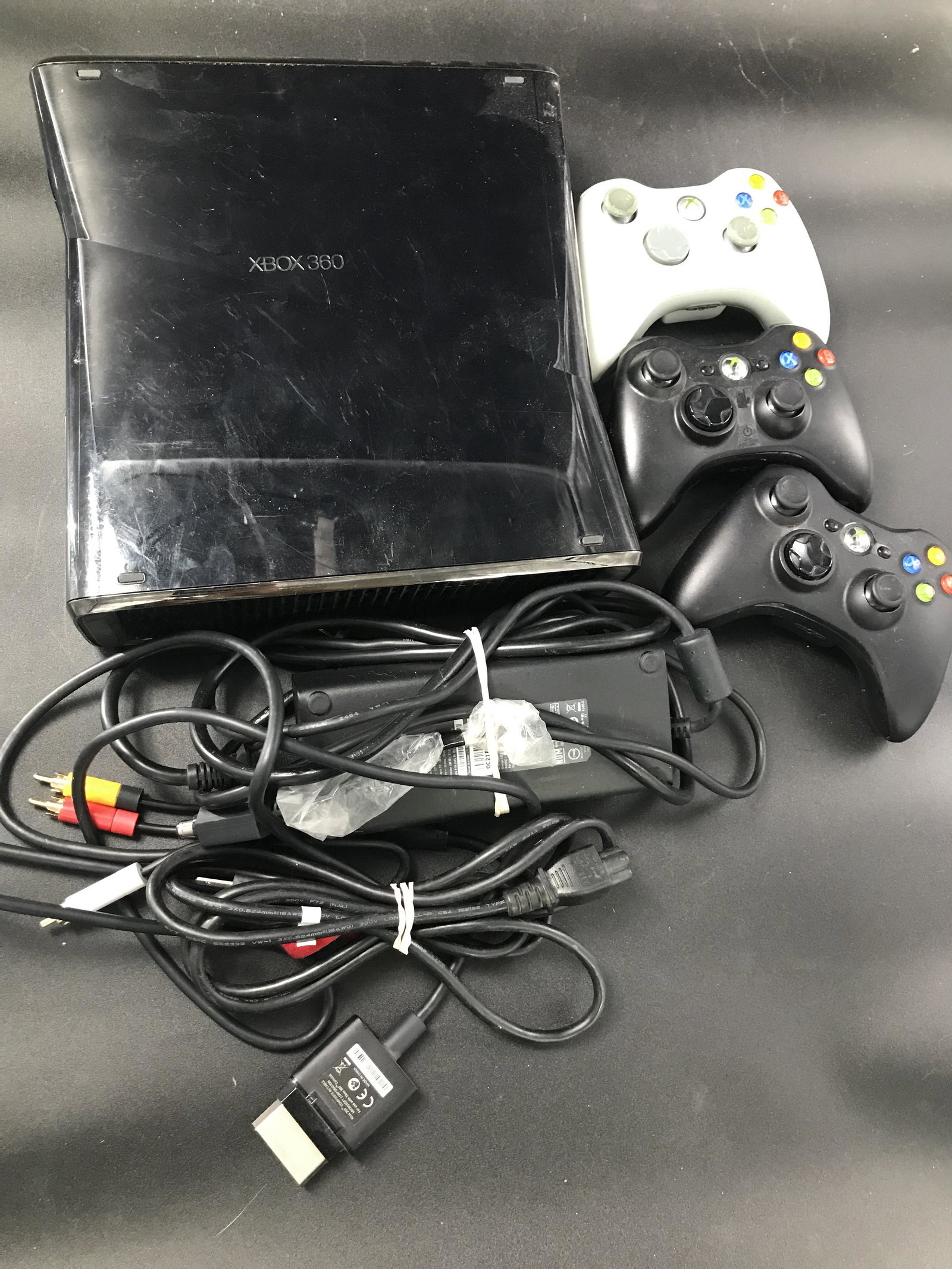 XBOX 360 SYSTEM WITH ACCESSORIES (1 of 1)