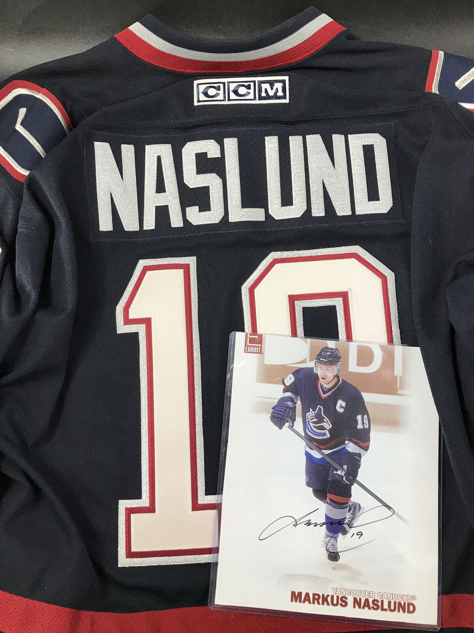 MARCUS NASLUND SIGNED VANCOUVER CANUCKS 8 X 10 AND CCM HOCKEY JERSEY (1 of 1)