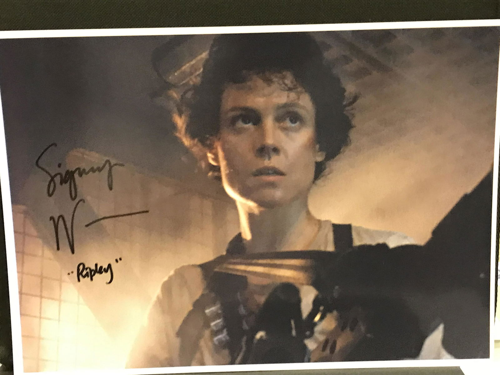 SIGOURNEY WEAVER "ALIEN" SIGNED 8 X 10 (RA COA) (1 of 2)