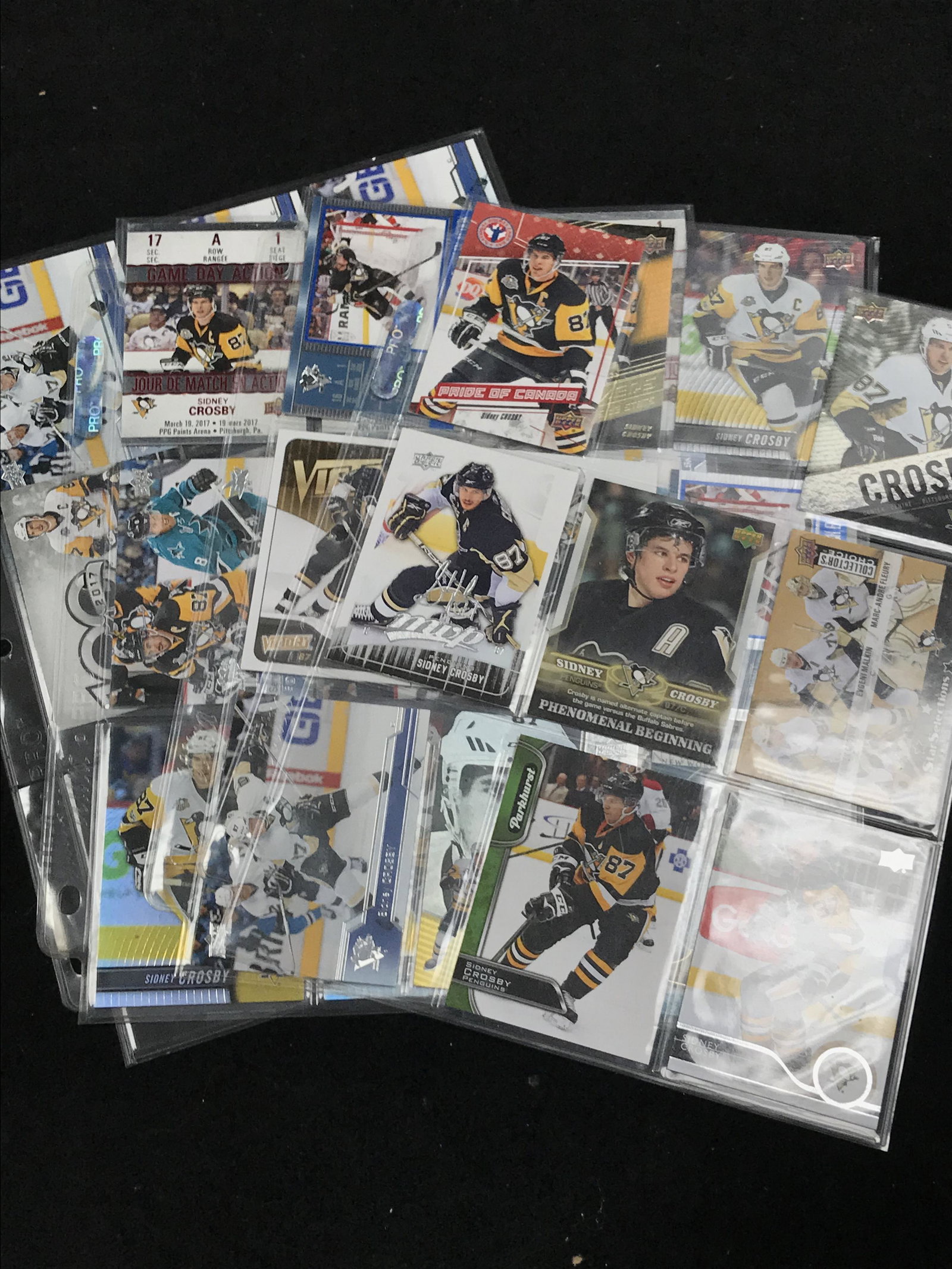 LARGE LOT OF SIDNEY CROSBY VARIOUS YEARS HOCKEY CARDS: LARGE LOT OF SIDNEY CROSBY VARIOUS YEARS HOCKEY CARDS