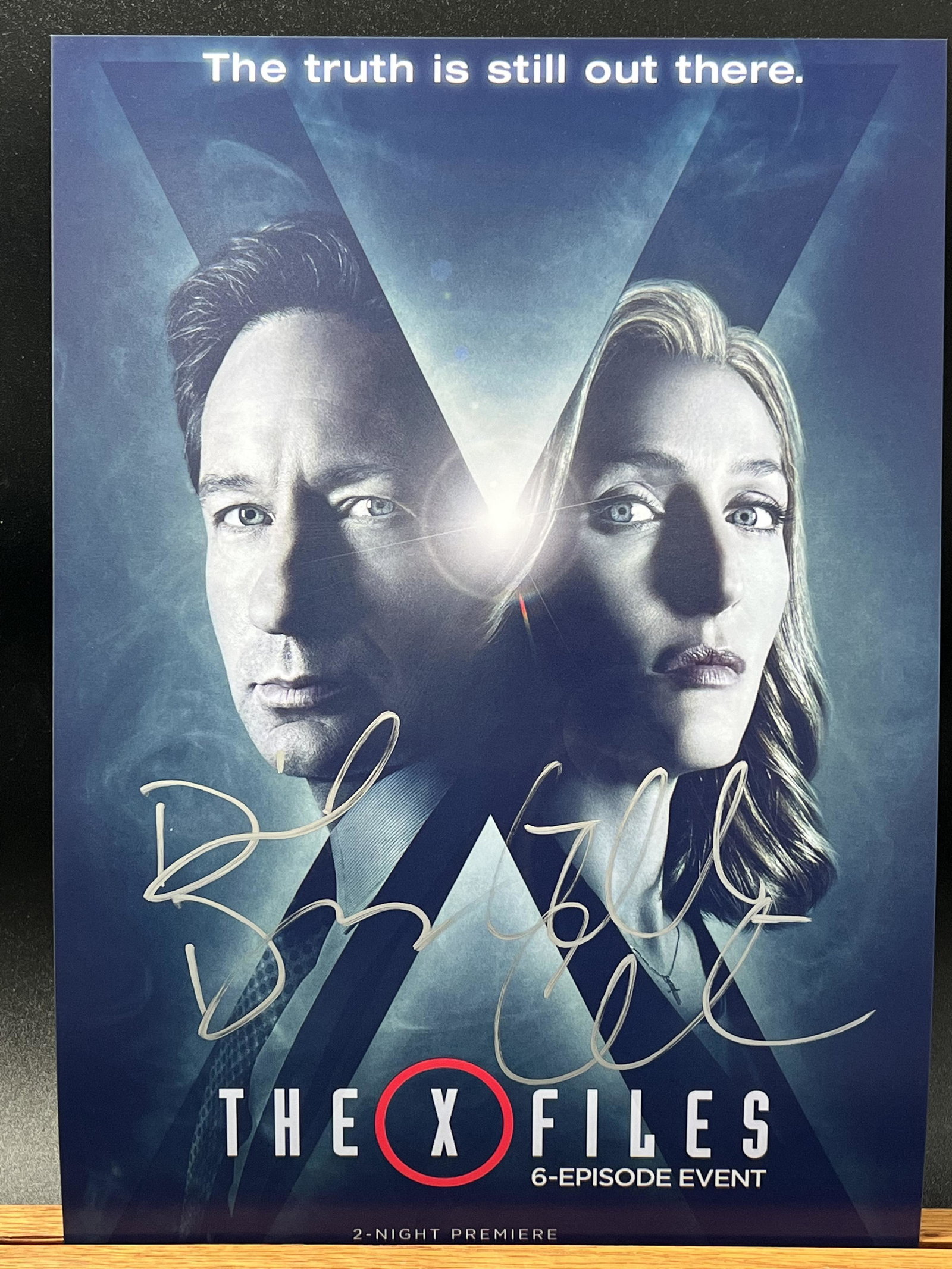 DAVID DUCHOVNY AND GILLIAN ANDERSON SIGNED X FILES 8 X 10 (RA COA): DAVID DUCHOVNY AND GILLIAN ANDERSON SIGNED X FILES 8 X 10 (RA COA)