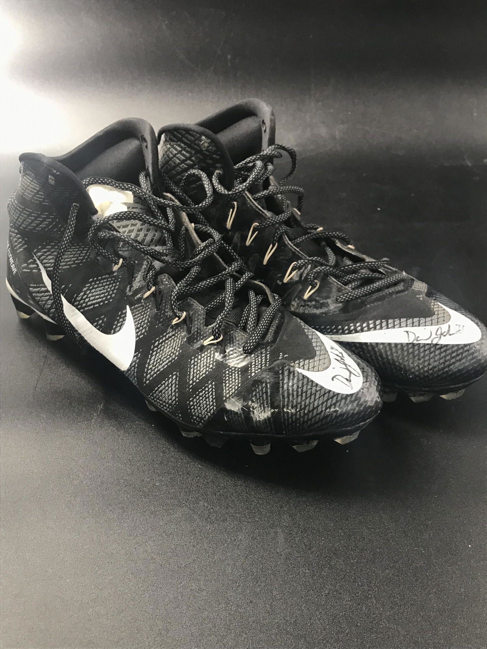 DAVID JOHNSON SIGNED GAME USED NIKE CLEATS (CARDINALS COA): DAVID JOHNSON SIGNED GAME USED NIKE CLEATS (CARDINALS COA)