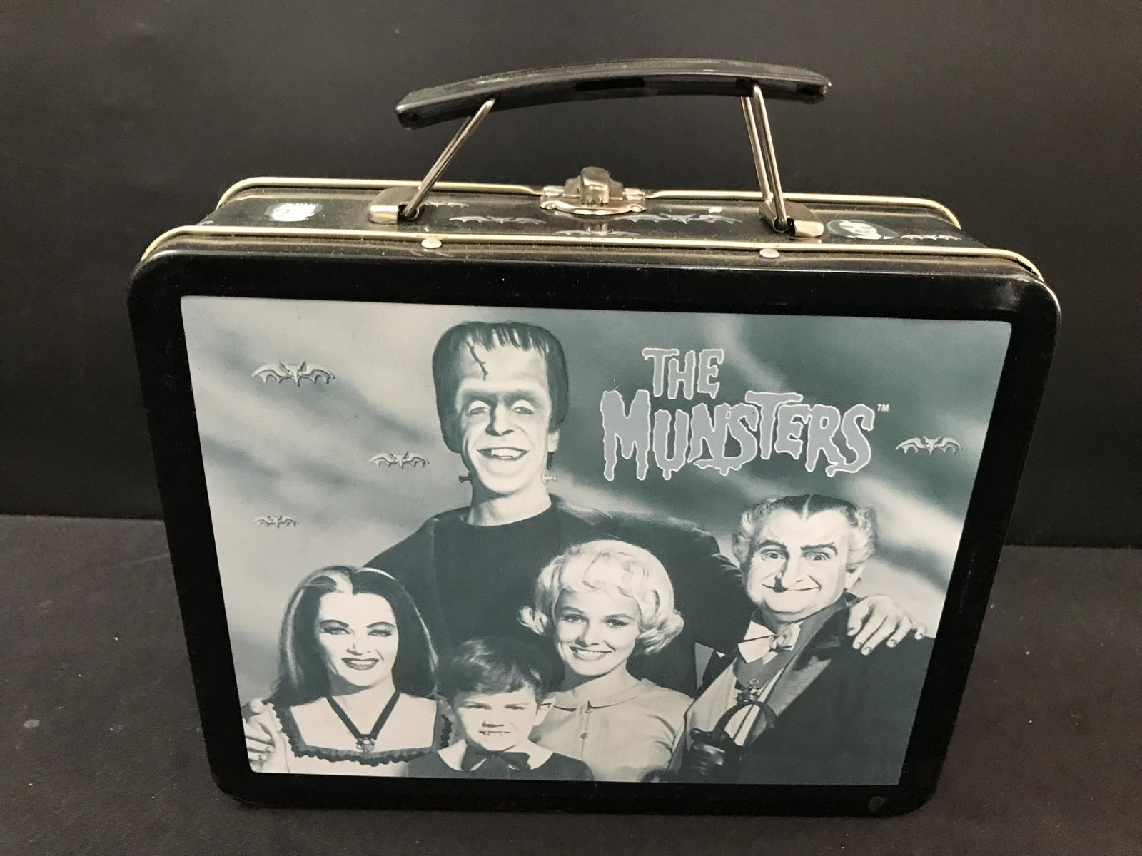 NEW THE MUNSTEERS TIN LUNCH BOX: NEW THE MUNSTEERS TIN LUNCH BOX