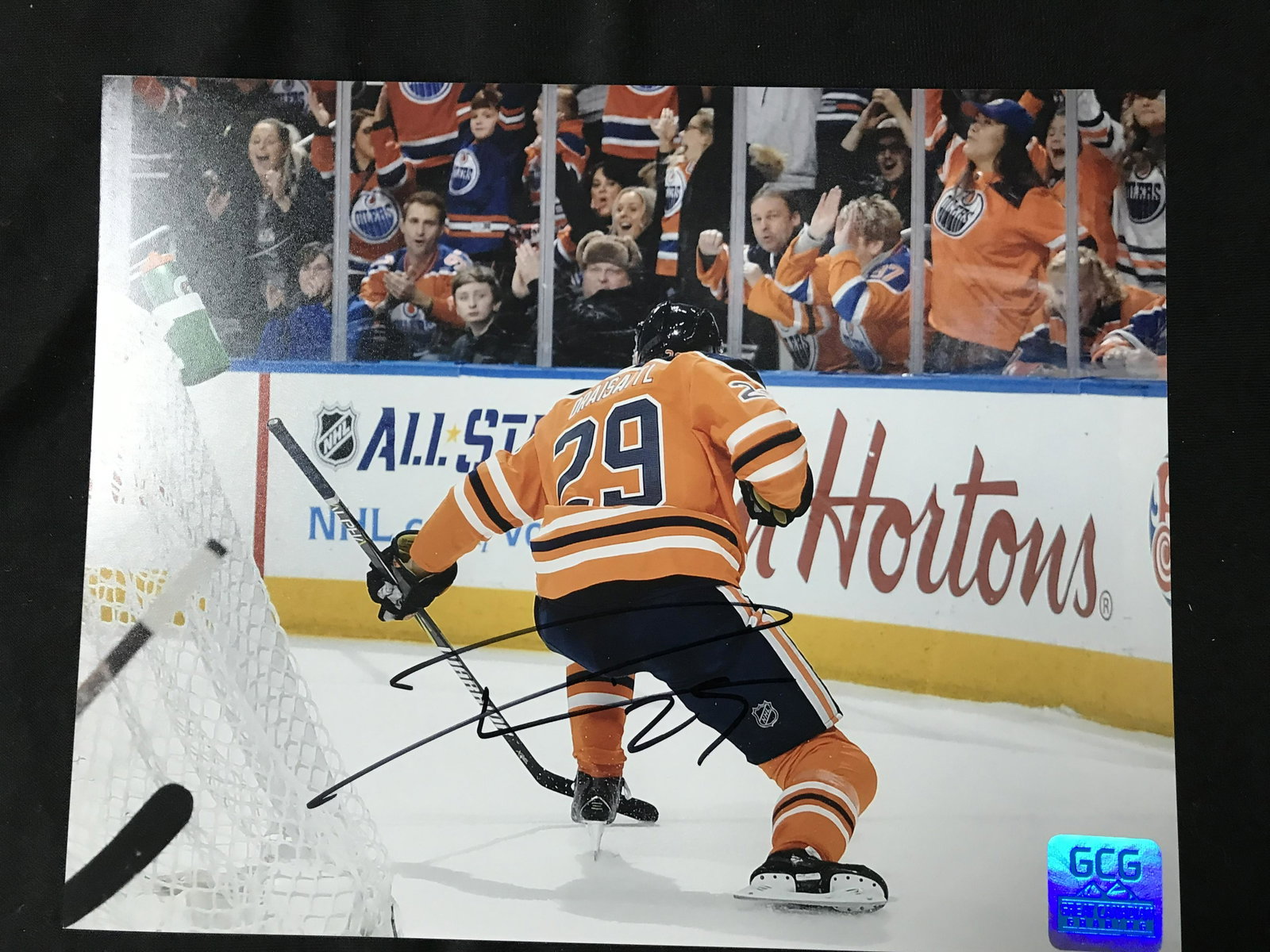 LEON DRAISAITL SIGNED EDMONTON OILERS 8 X 10 (GCG HOLO): LEON DRAISAITL SIGNED EDMONTON OILERS 8 X 10 (GCG HOLO)