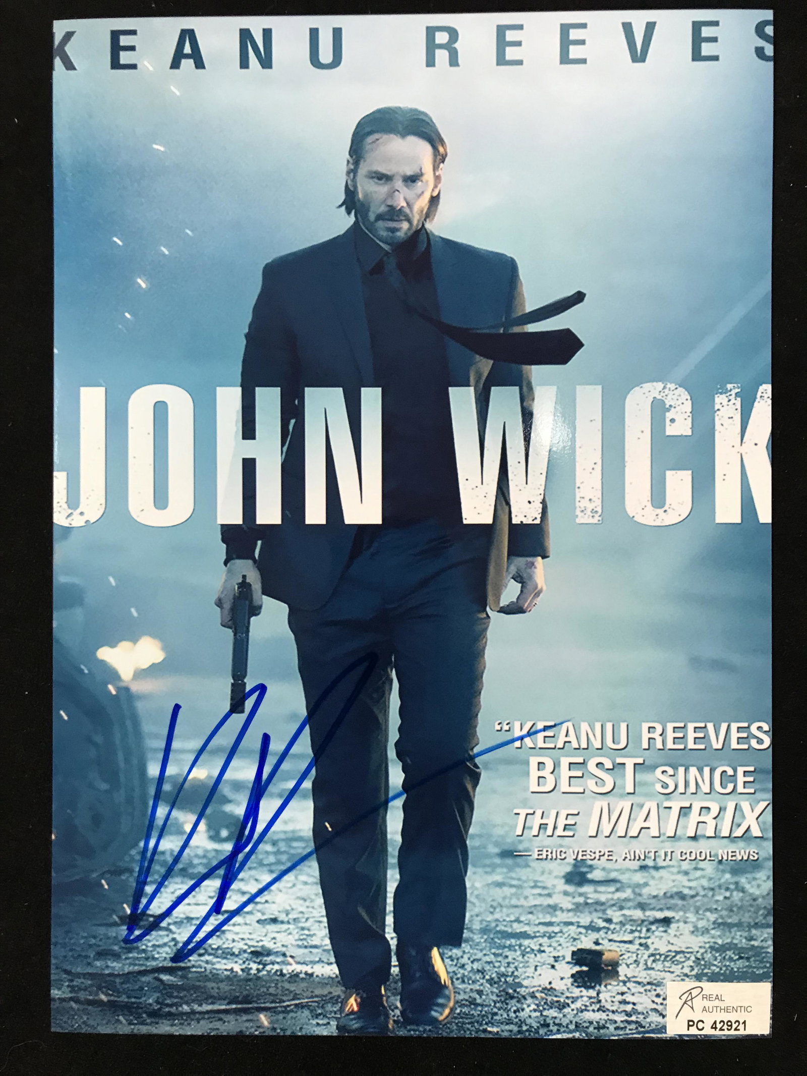 KEANNU REEVES SIGNED JOHN WICK 8 X 10 (RA COA): KEANNU REEVES SIGNED JOHN WICK 8 X 10 (RA COA)