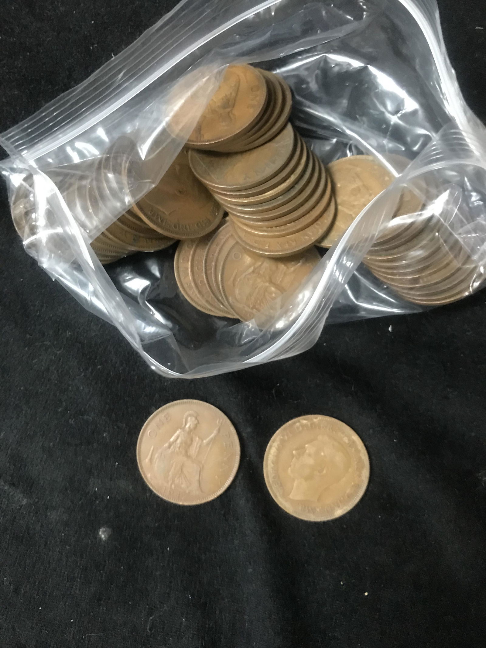 EARLY 1900'S BRITISH PENNIES LOT (1 of 1)