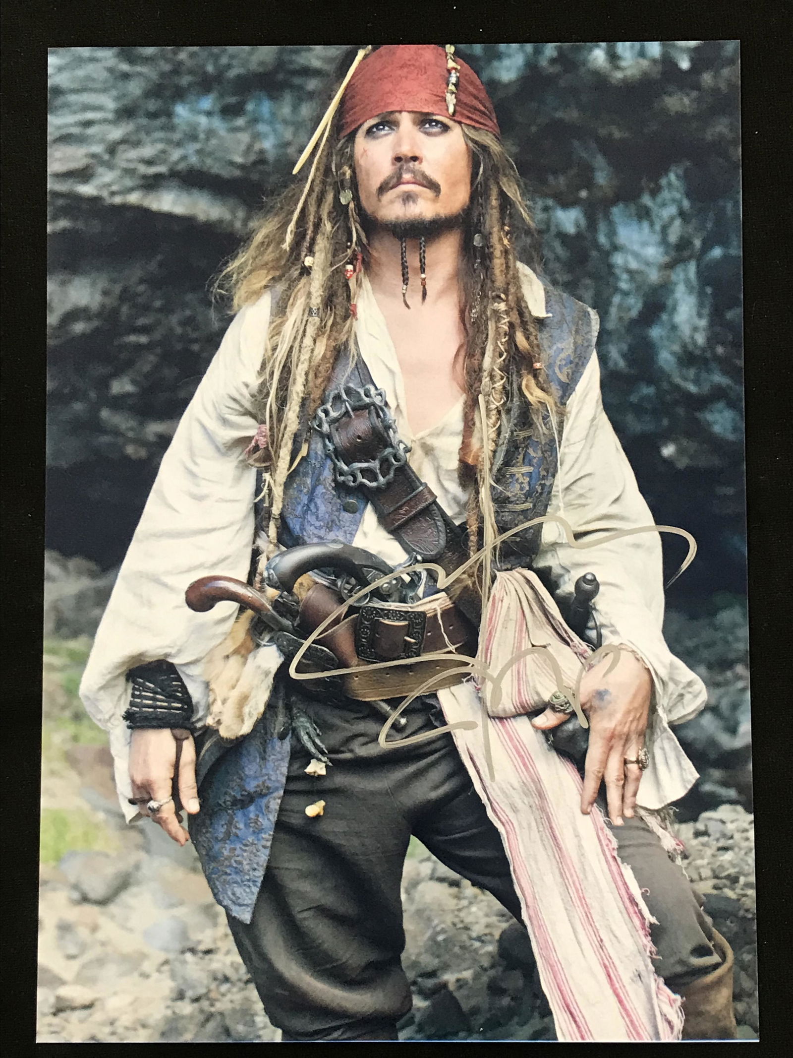 JOHNNY DEPP SIGNED PIRATES OF THE CARRIBEAN 8X10 (RA COA) (1 of 2)