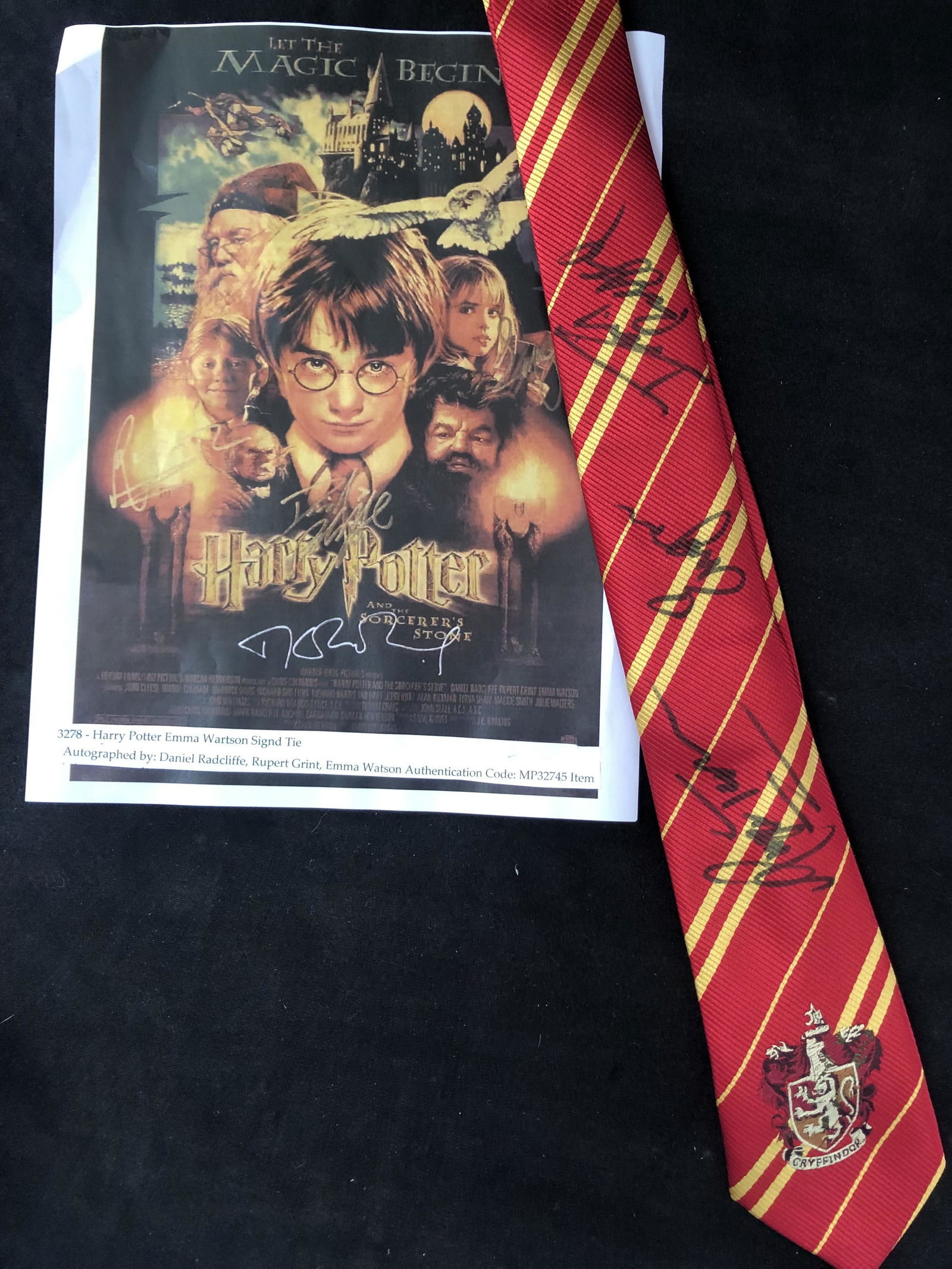 HARRY POTTER CAST SIGNED GRYFFINDOR NECK TIE (RA COA) (1 of 3)