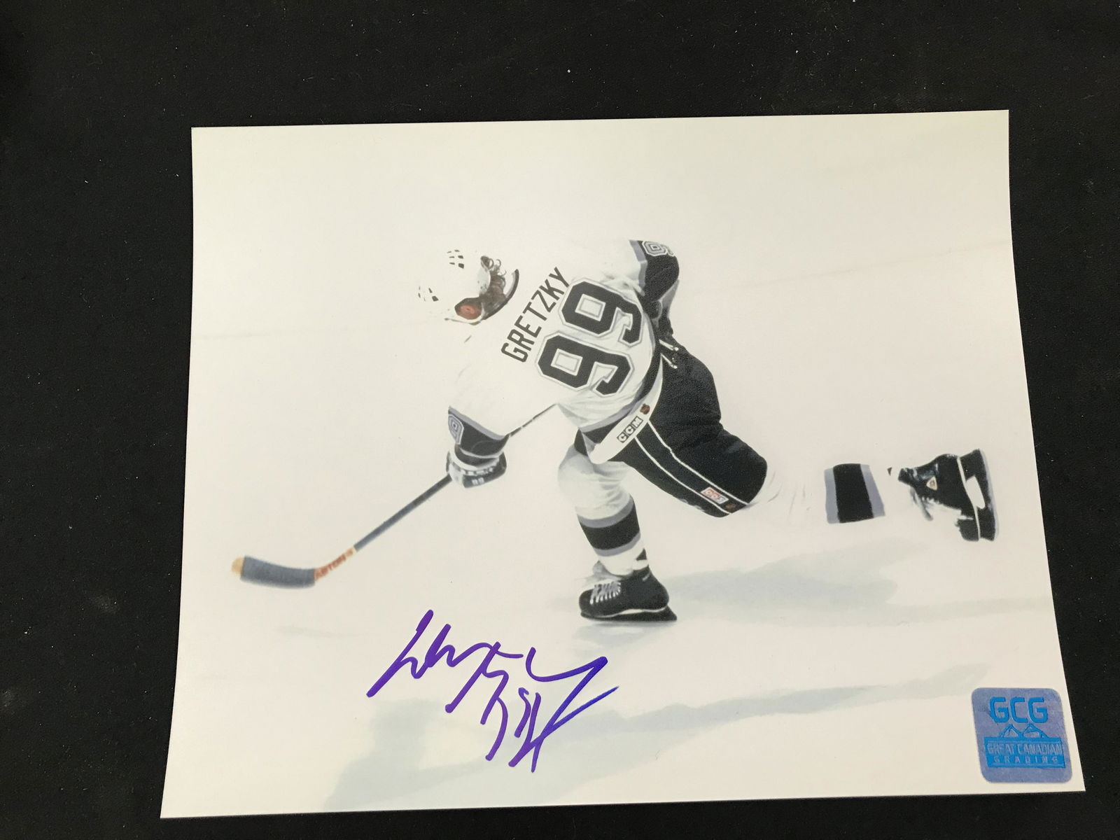 WAYNE GRETZKY SIGNED L.A KINGS 8 X 10 (GCG HOLO) (1 of 1)