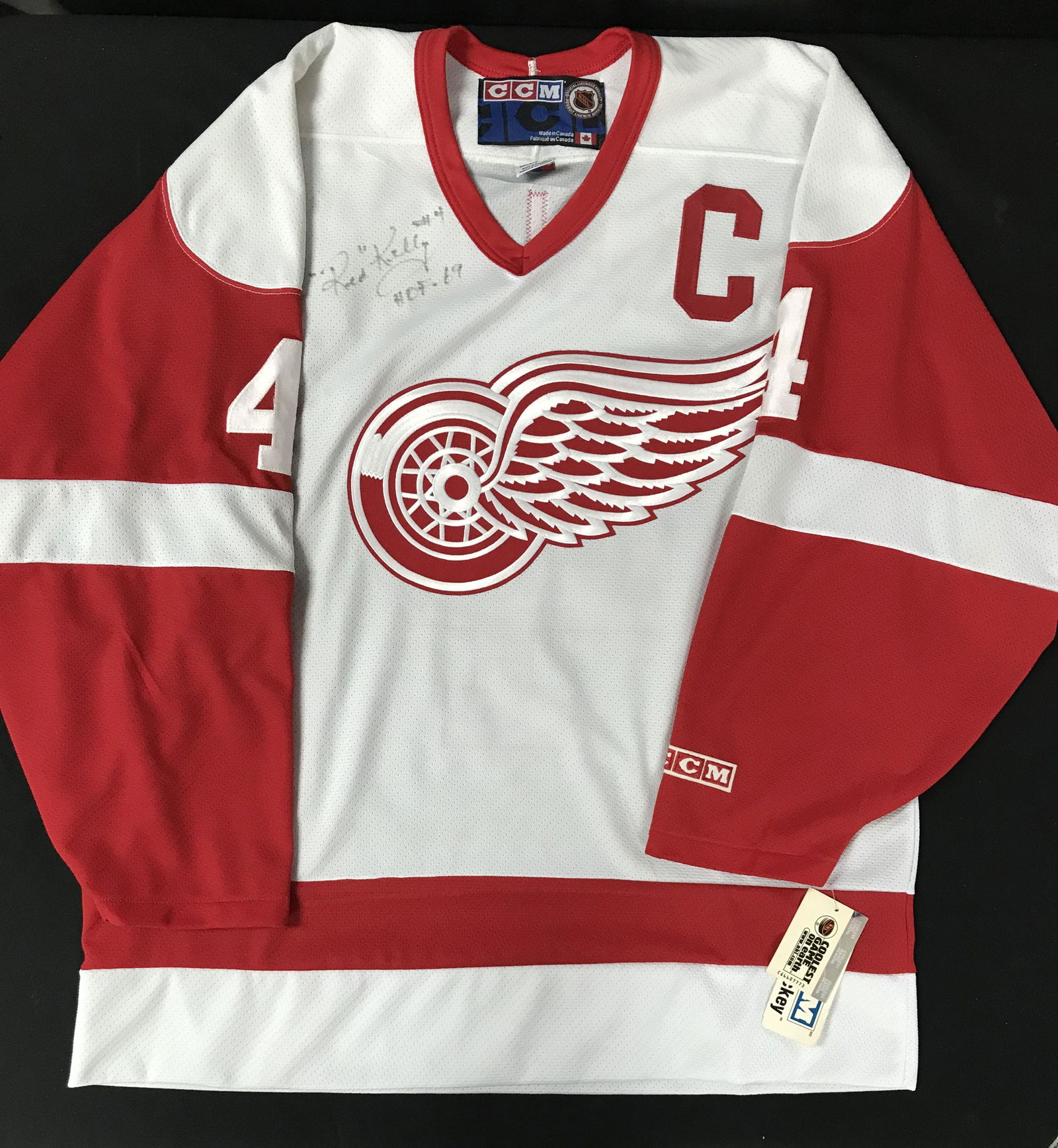 RED KELLY SIGNED DETROIT RED WINGS HOCKEY JERSEY (GCG HOLO): RED KELLY SIGNED DETROIT RED WINGS HOCKEY JERSEY (GCG HOLO)
