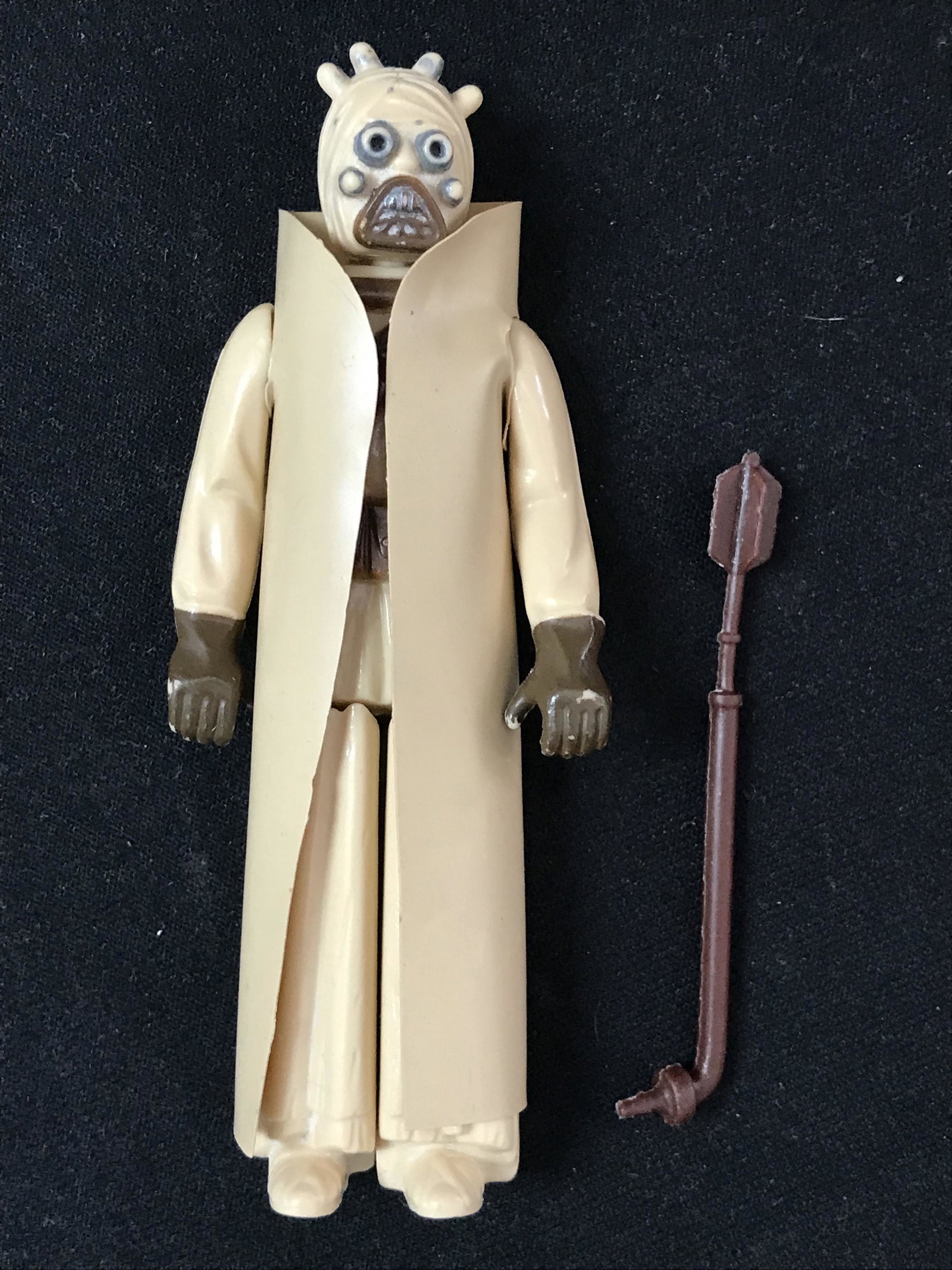 1977 VINTAGE STAR WARS TUSKEN RAIDER ACTION FIGURE WITH WEAPON: 1977 VINTAGE STAR WARS TUSKEN RAIDER ACTION FIGURE WITH WEAPON