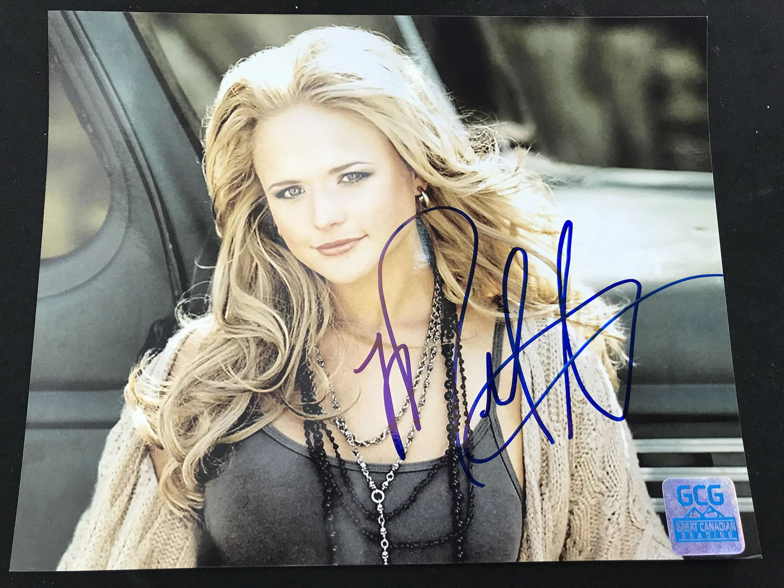 MIRANDA LAMBERT SIGNED 8X10 (GCG COA) (1 of 1)