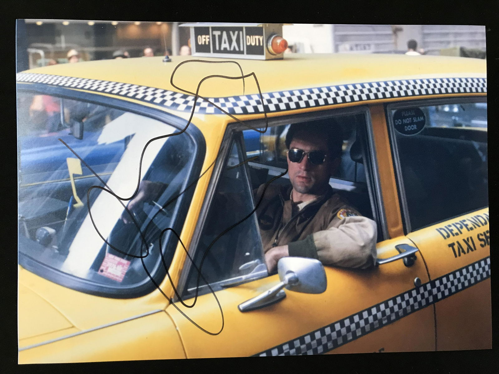 ROBERT DE NIRO SIGNED 8X10 (RA COA): ROBERT DE NIRO SIGNED 8X10 (RA COA)