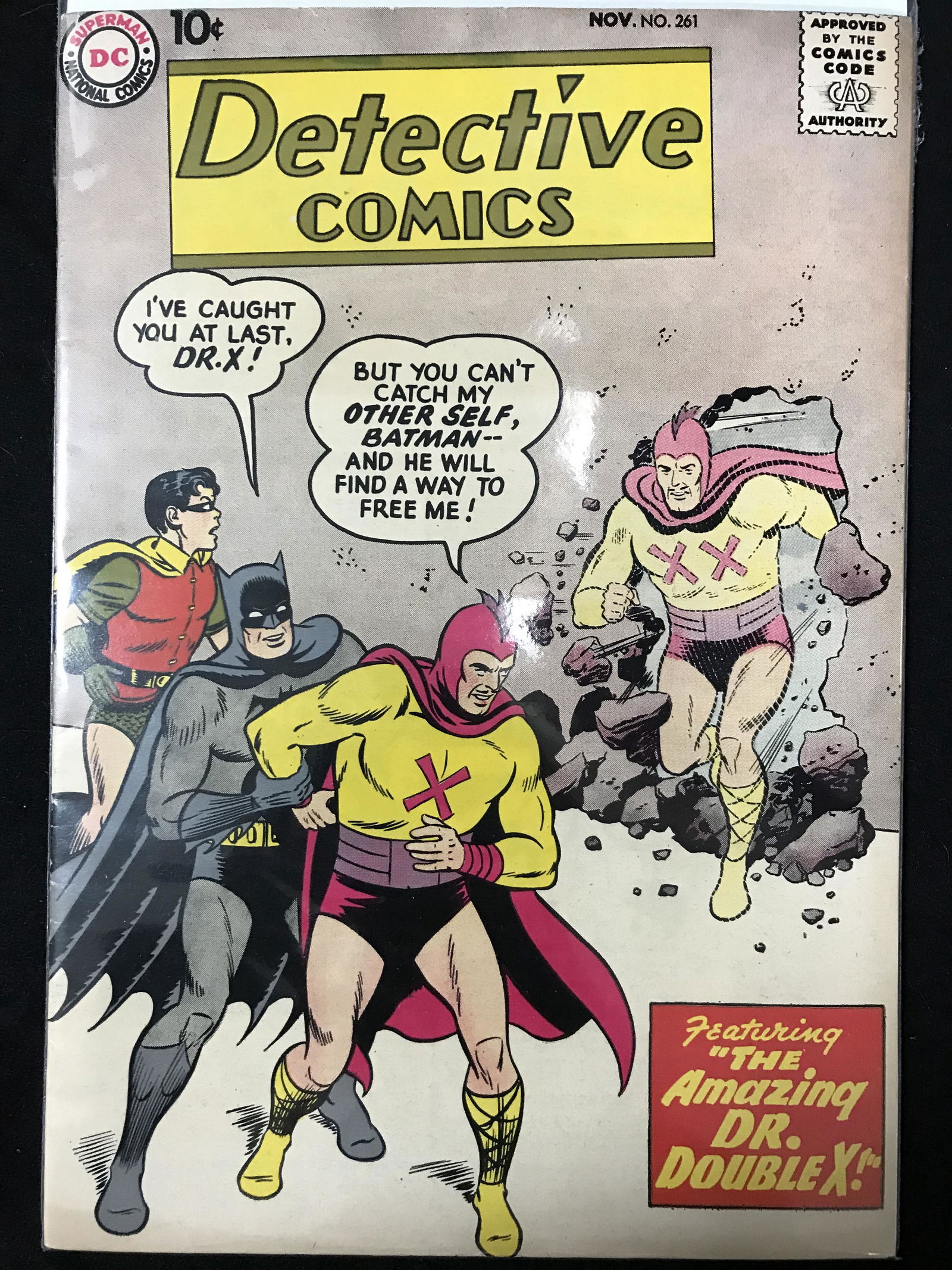 DC COMICS DETECTIVE STARRING BATMAN NO.261 (1 of 1)