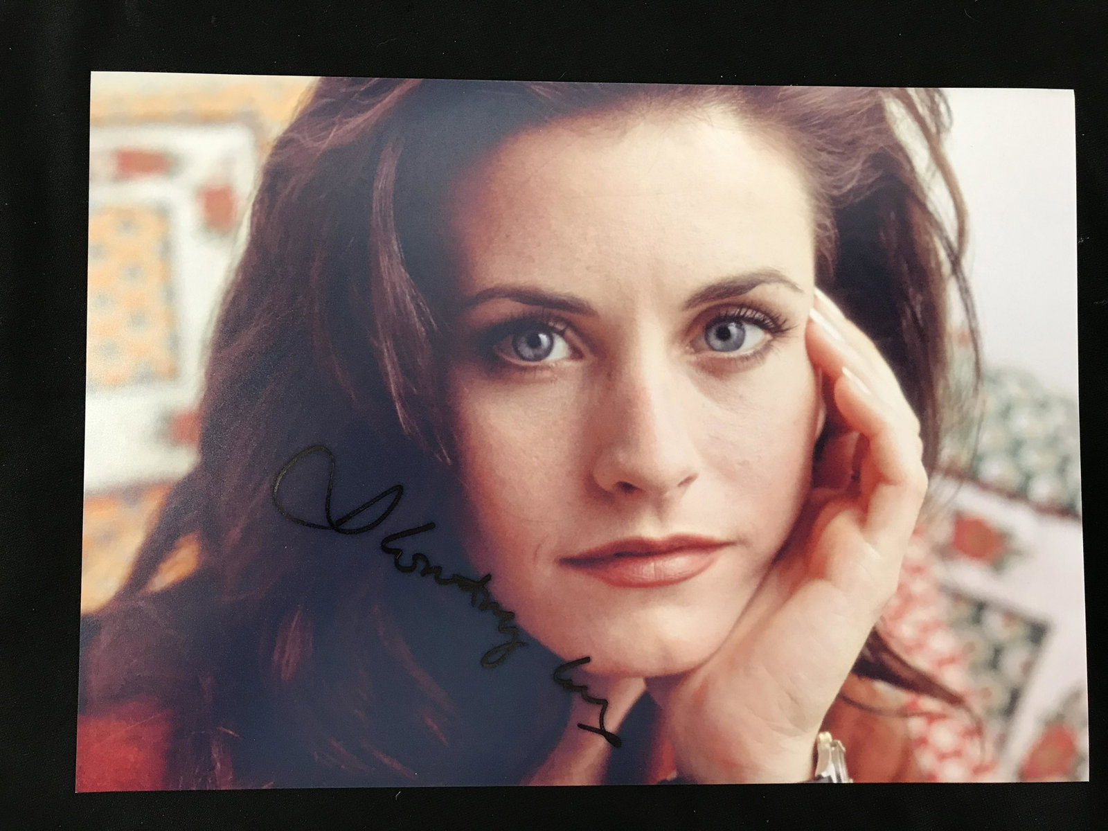 COURTENEY COX SIGNED 8X10 (RA COA): COURTENEY COX SIGNED 8X10 (RA COA)